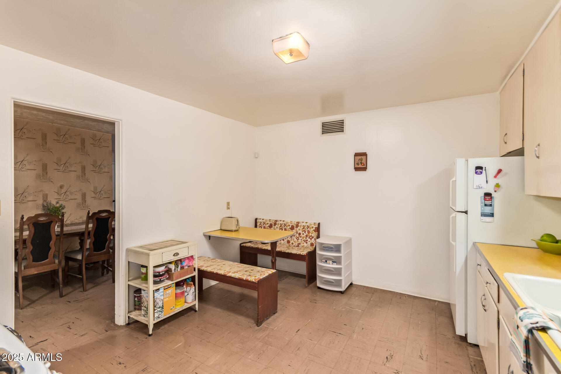 1137 N ROSEMONT Boulevard