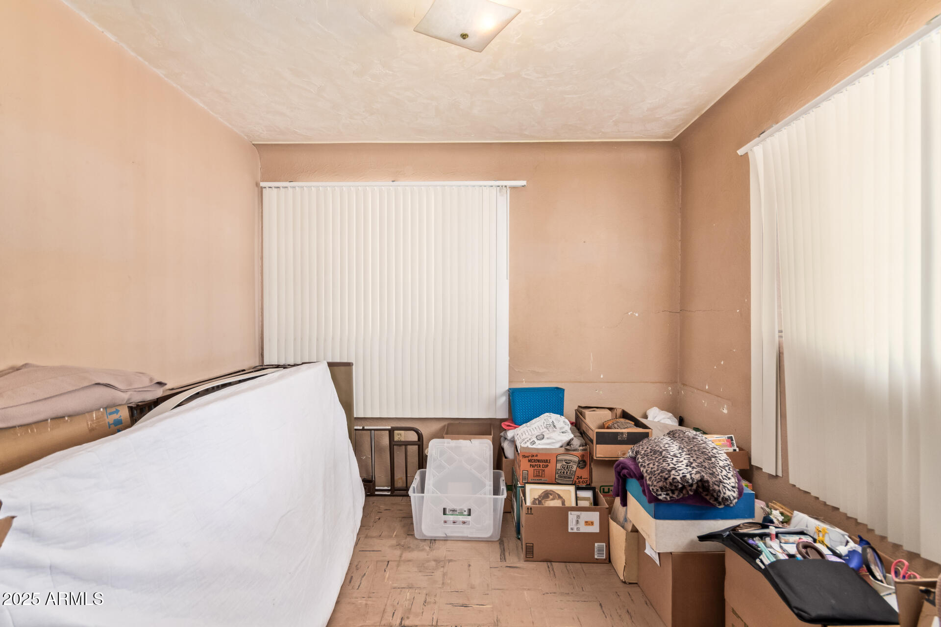 1137 N ROSEMONT Boulevard