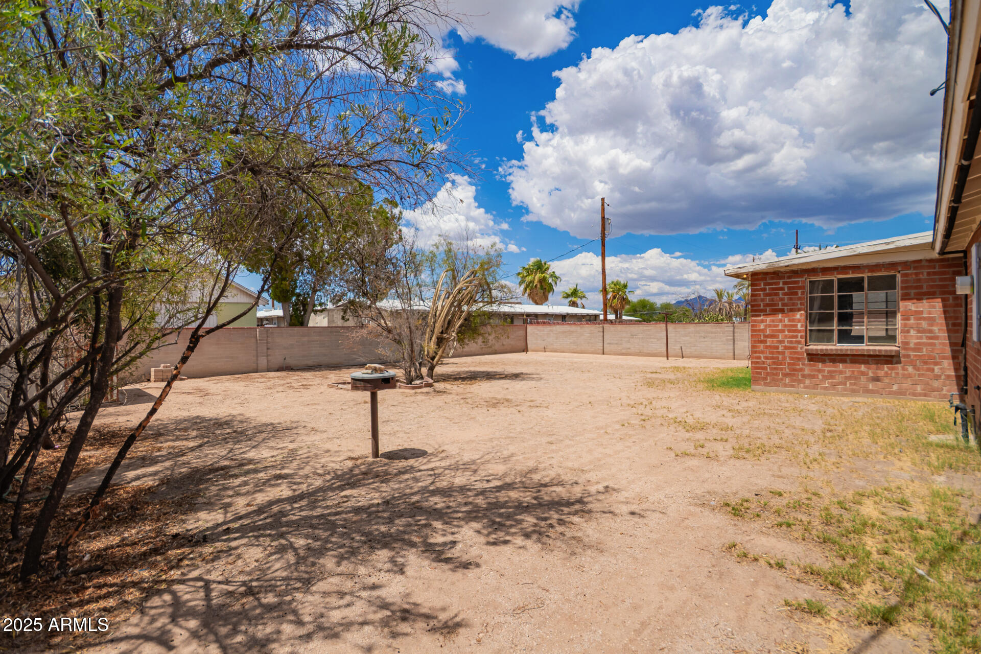 1137 N ROSEMONT Boulevard