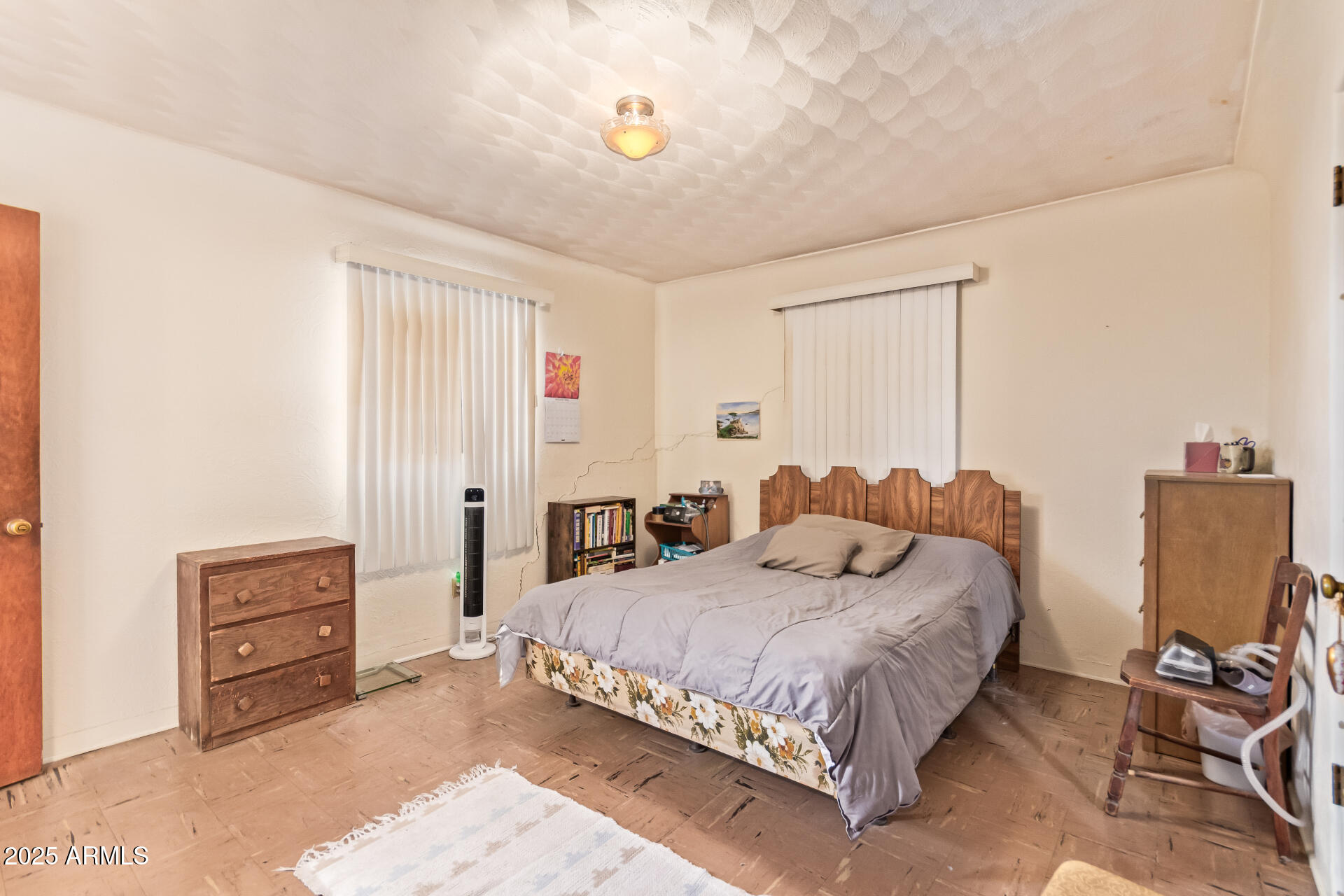 1137 N ROSEMONT Boulevard