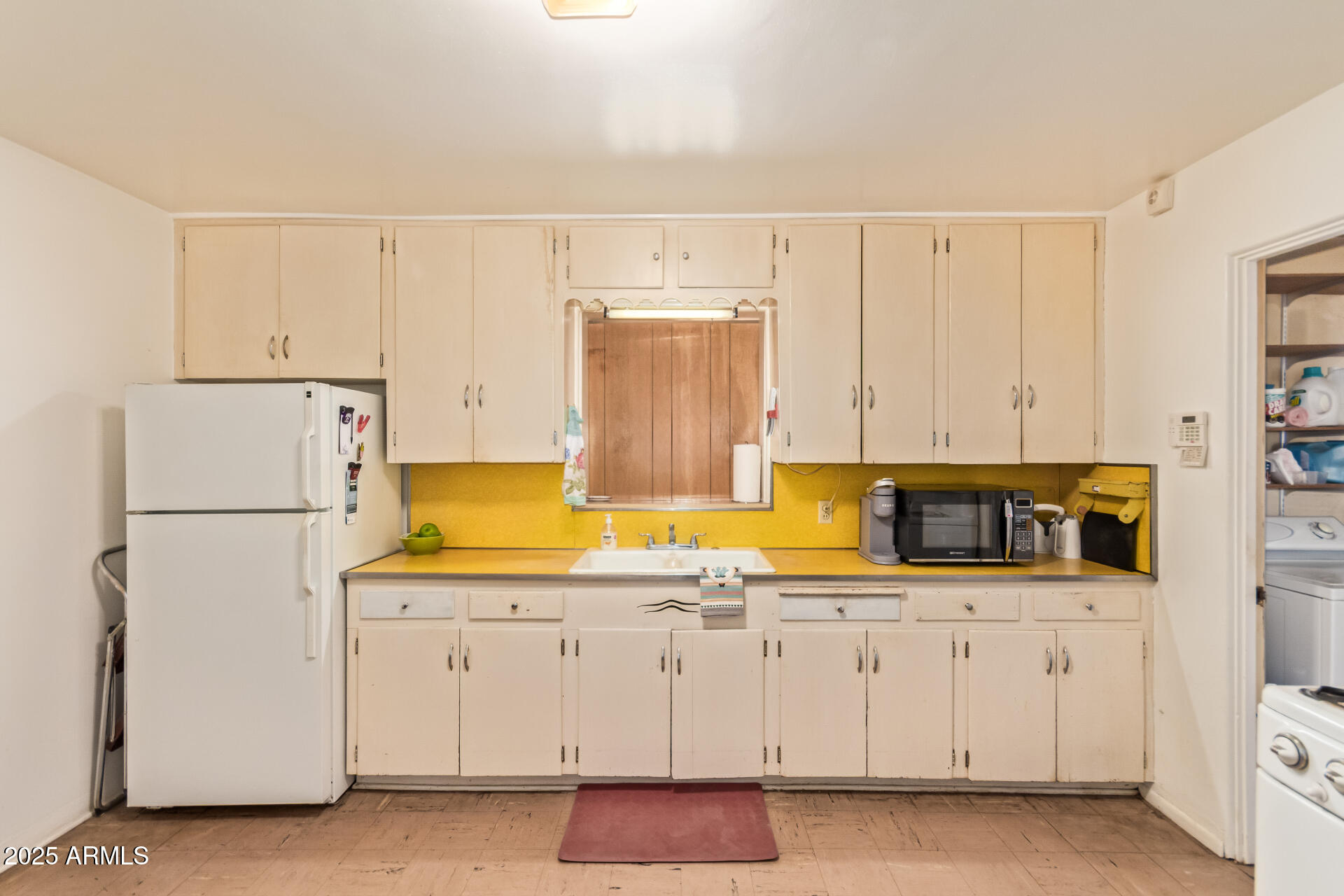 1137 N ROSEMONT Boulevard