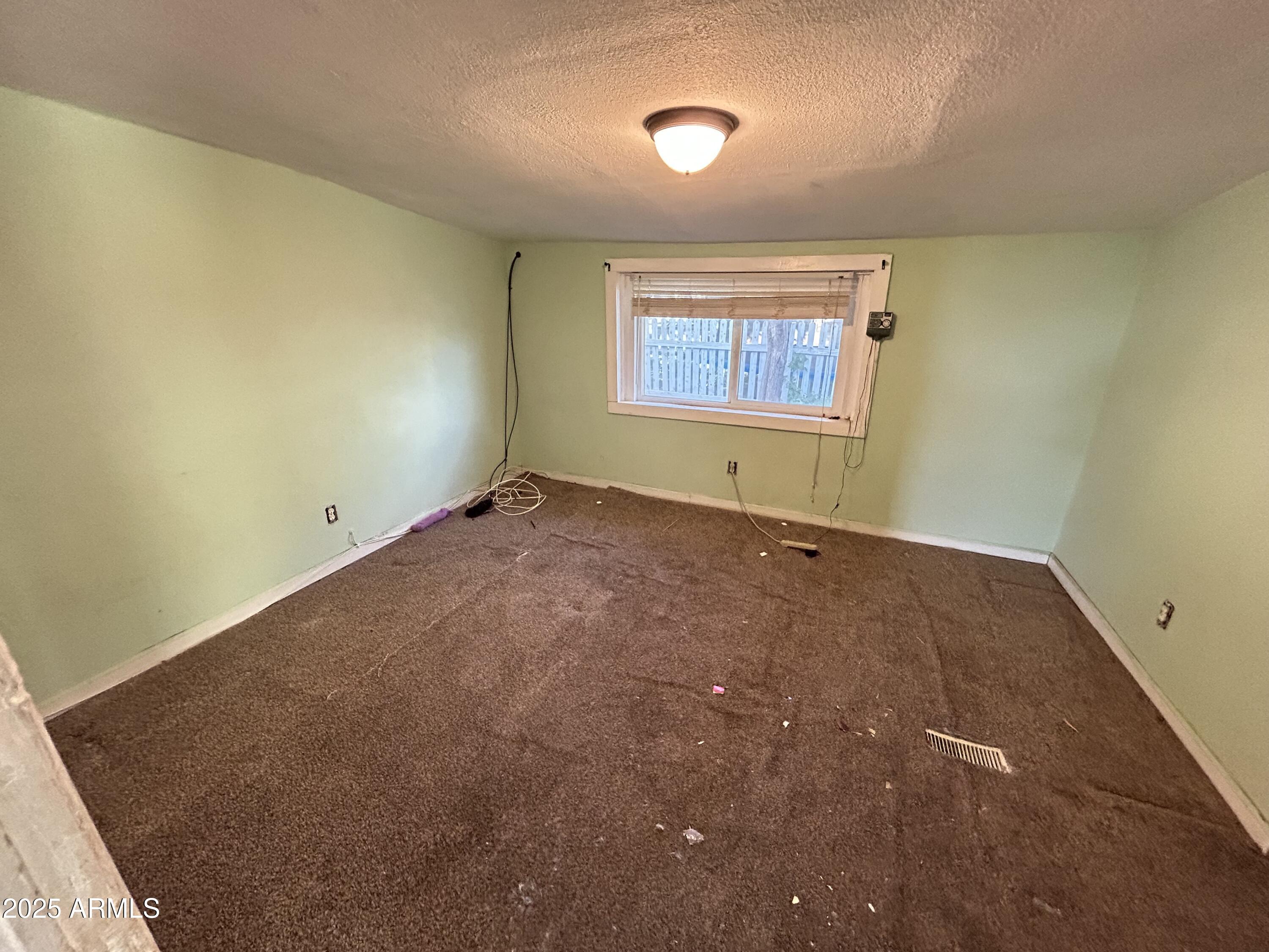 950 E SYCAMORE Street S