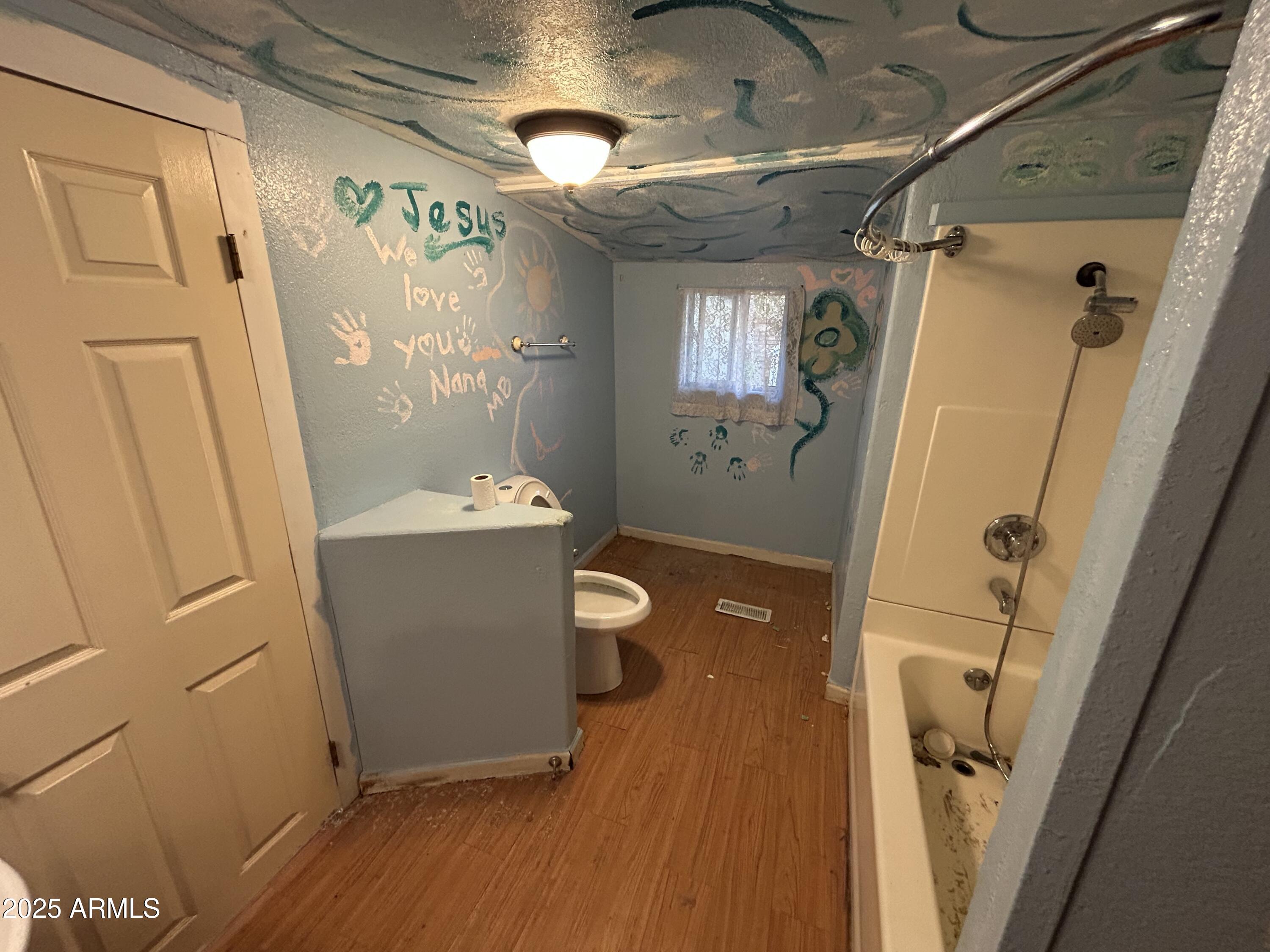 950 E SYCAMORE Street S