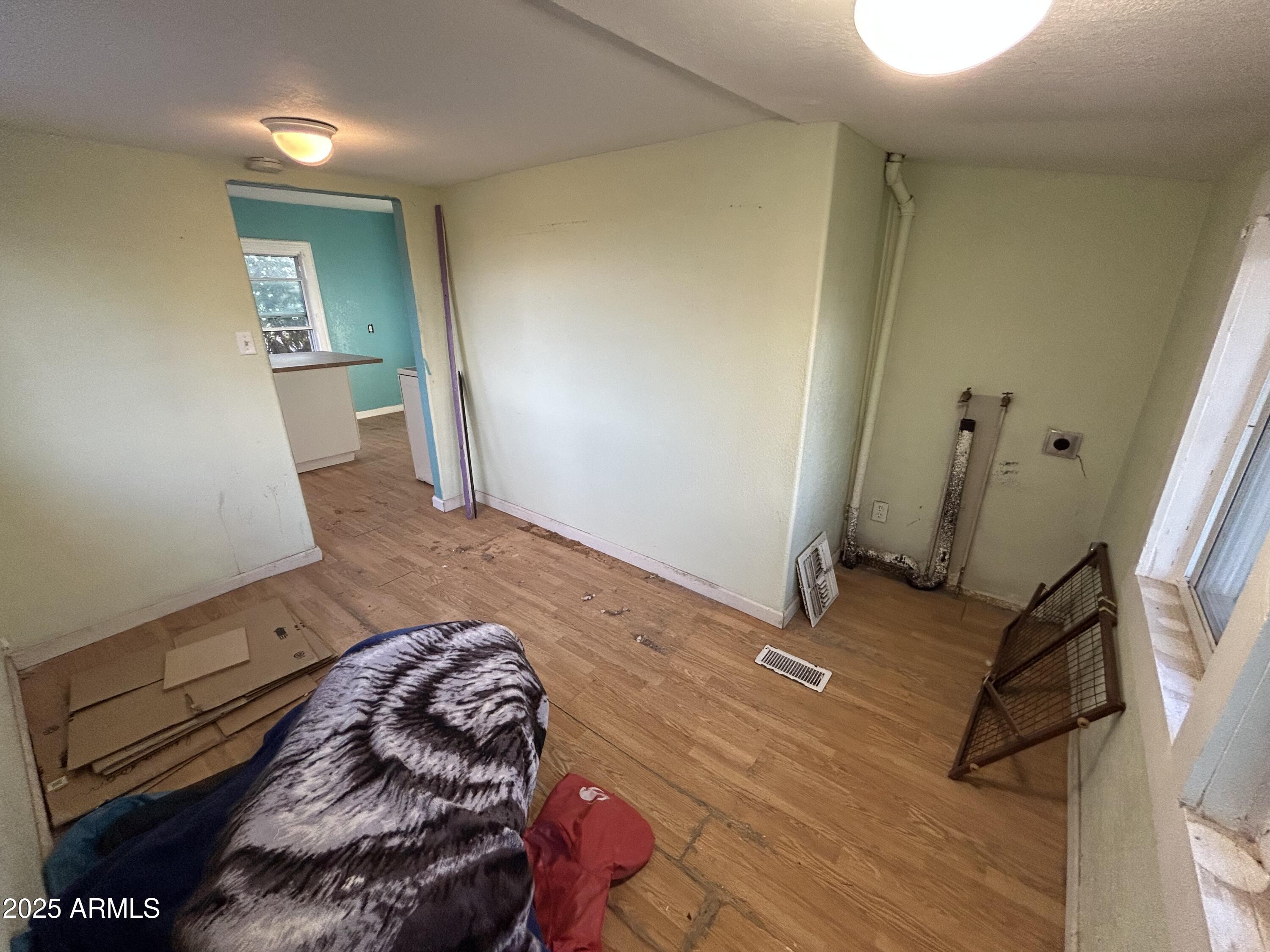 950 E SYCAMORE Street S