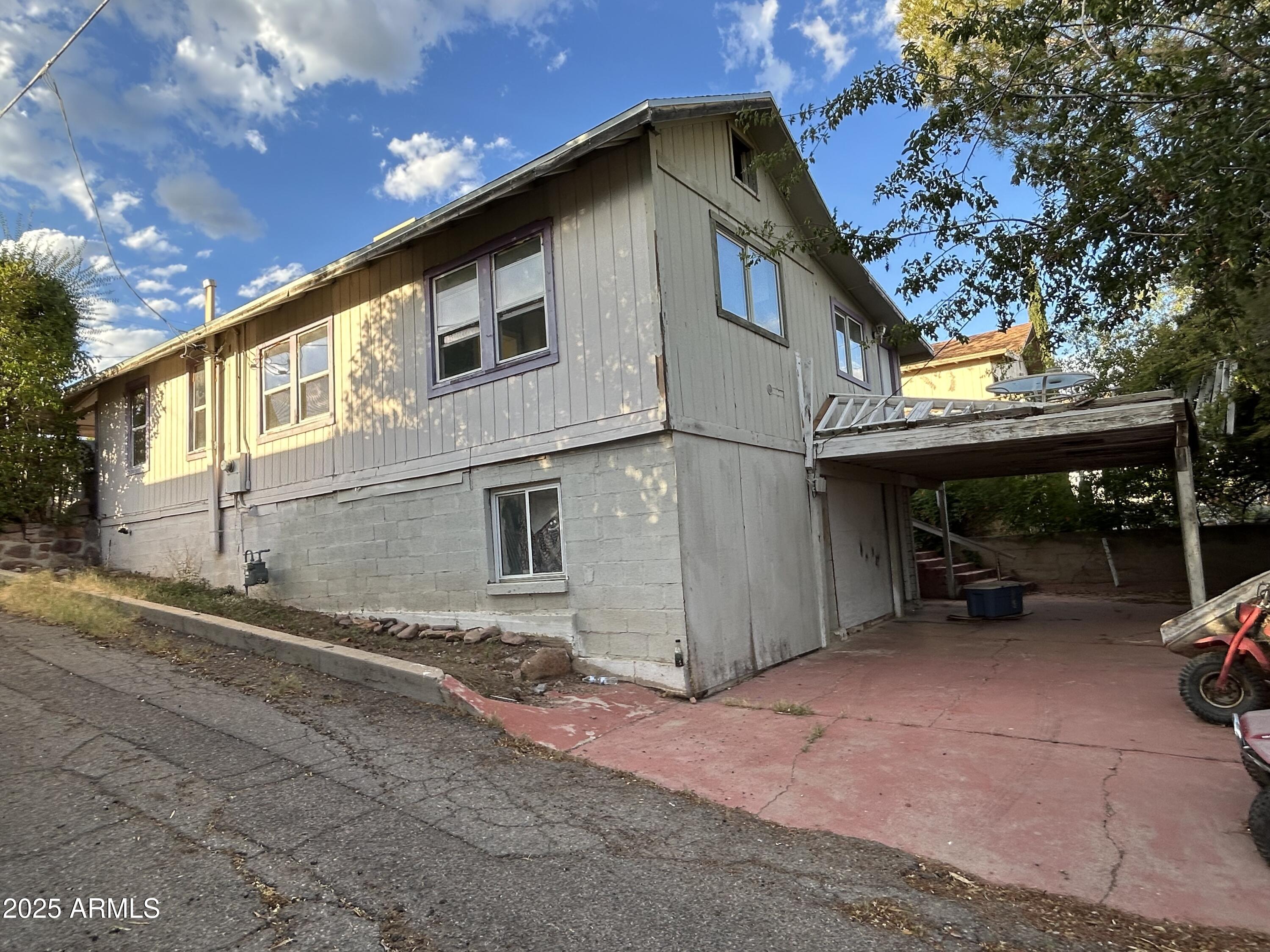 950 E SYCAMORE Street S