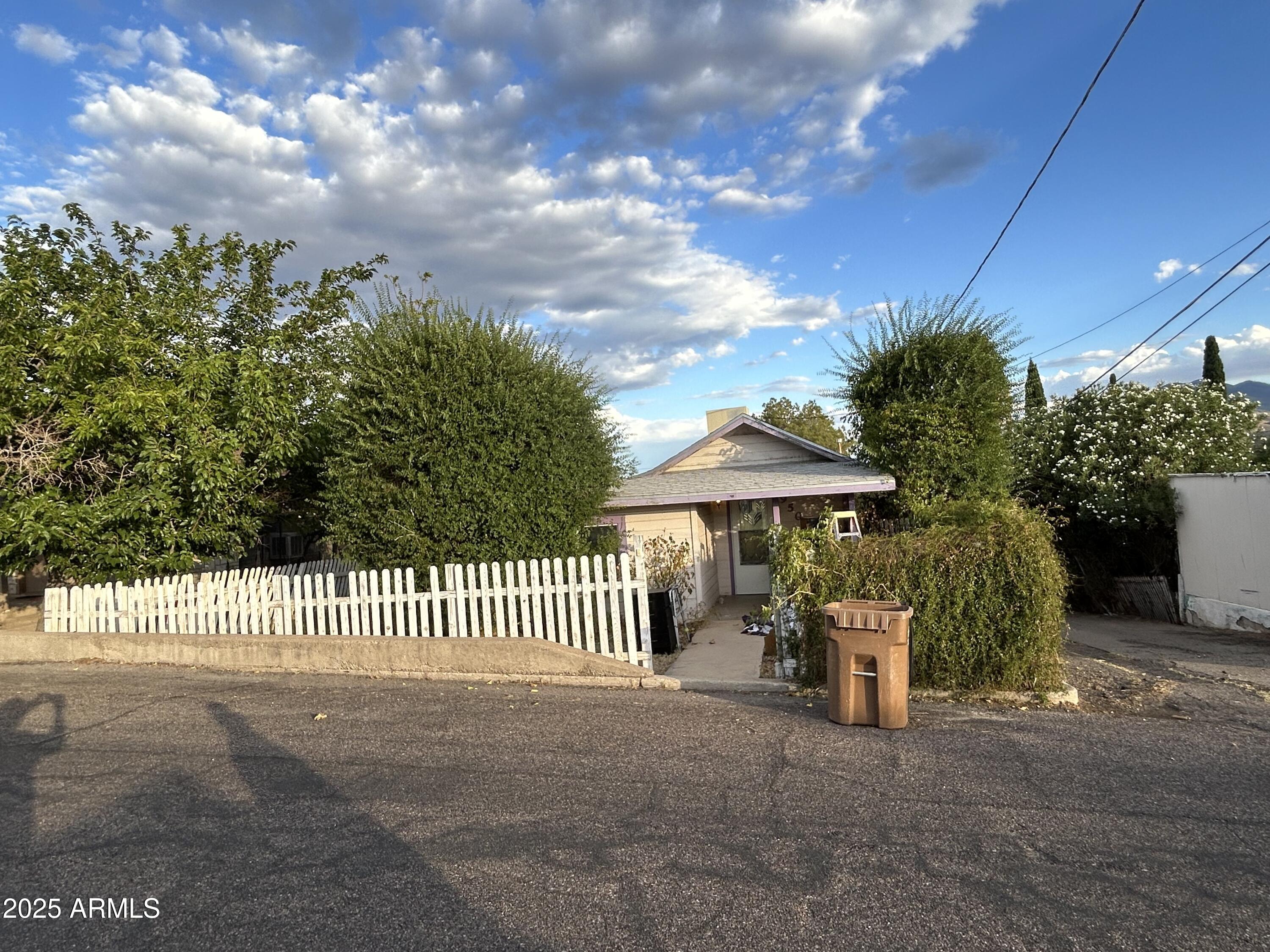 950 E SYCAMORE Street S