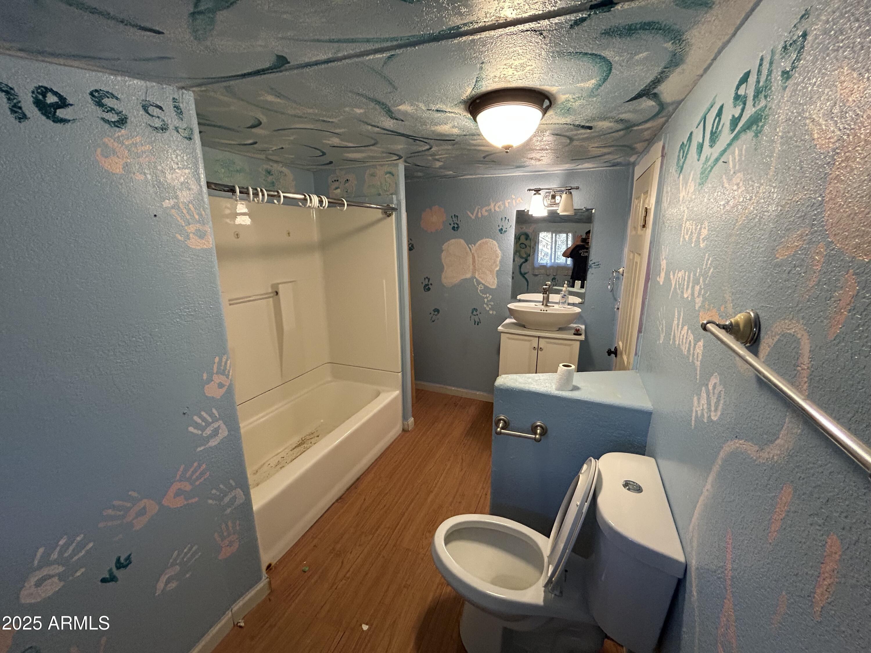 950 E SYCAMORE Street S