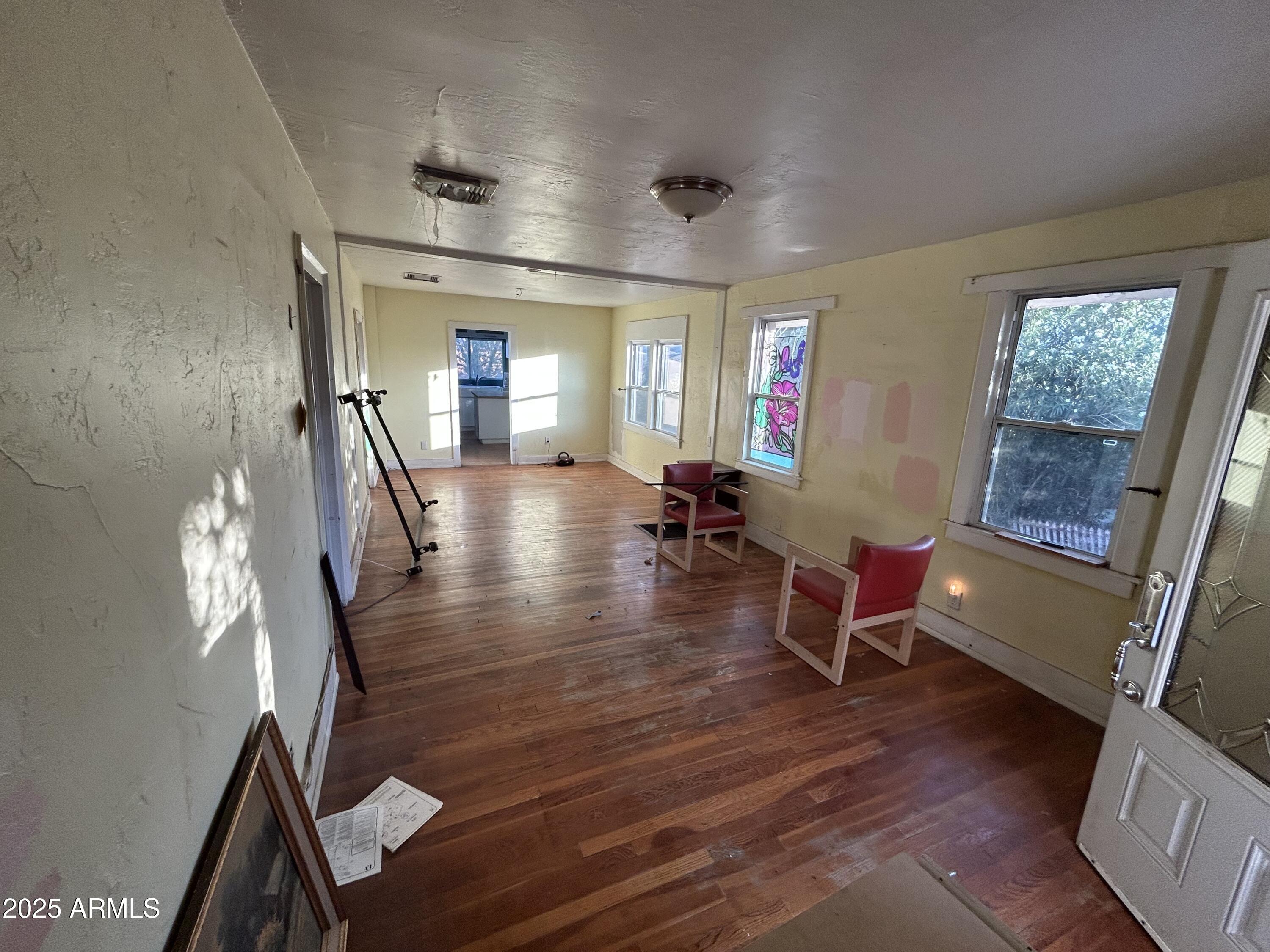 950 E SYCAMORE Street S