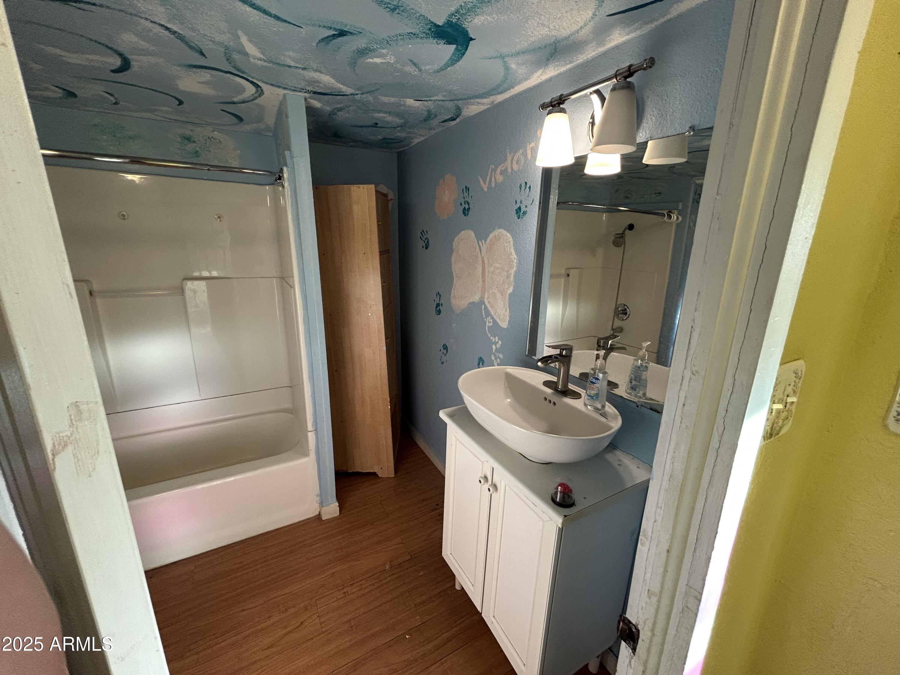 950 E SYCAMORE Street S