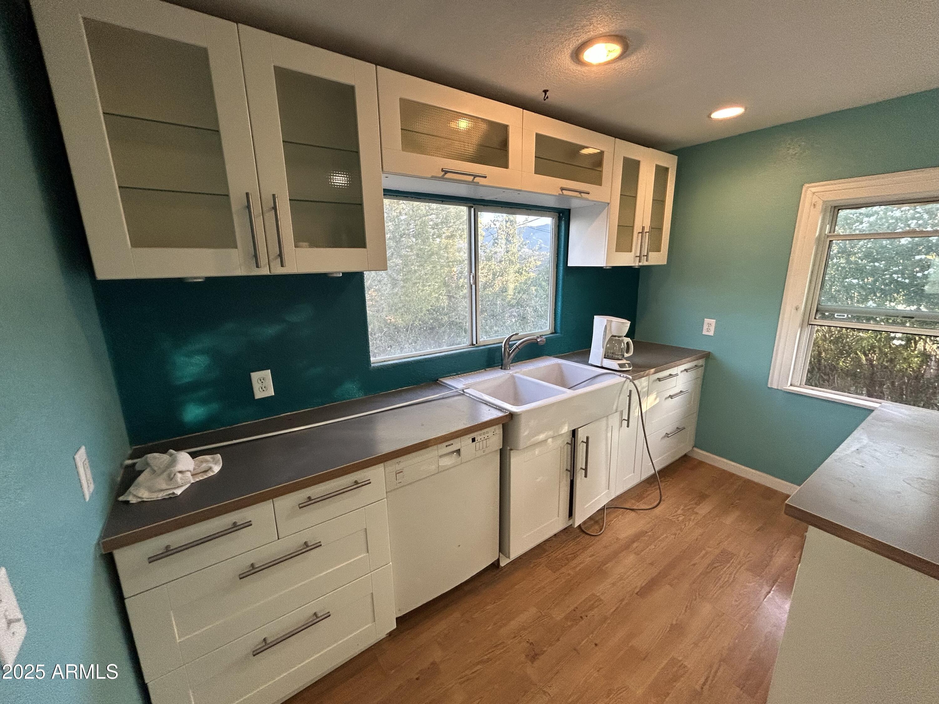 950 E SYCAMORE Street S