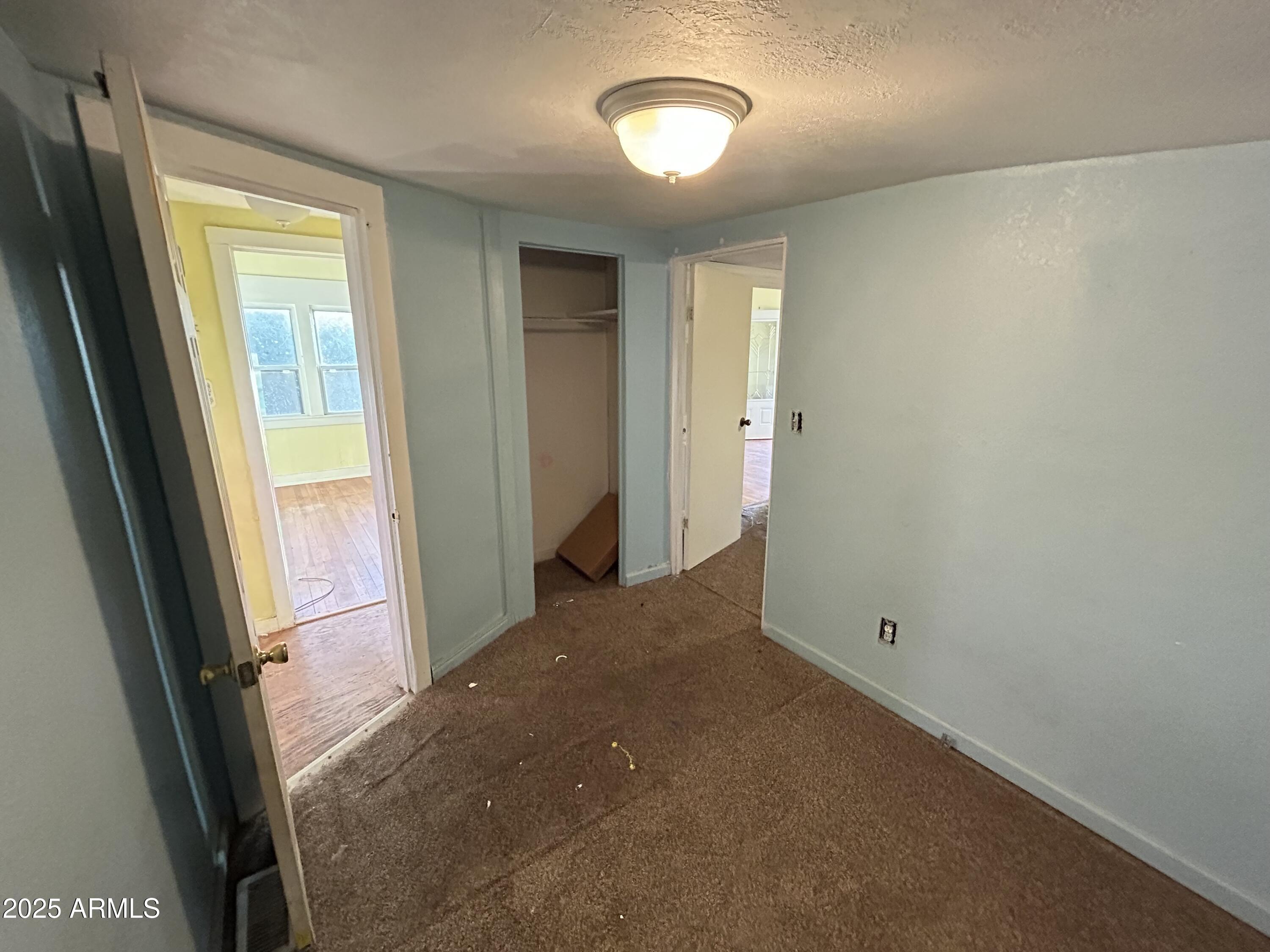 950 E SYCAMORE Street S