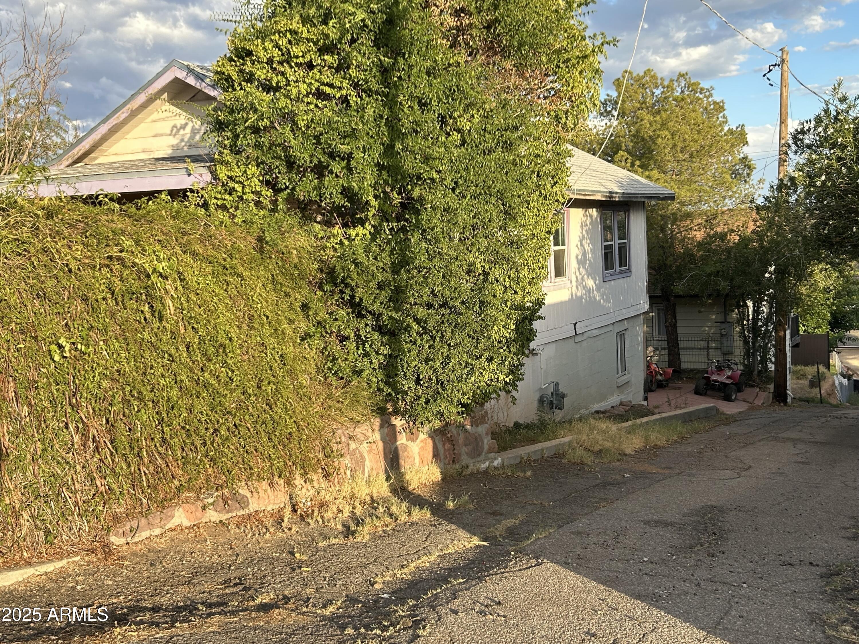 950 E SYCAMORE Street S