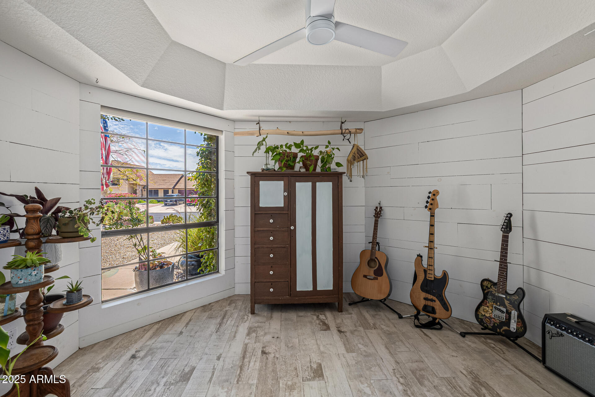 6636 E IVYGLEN Street