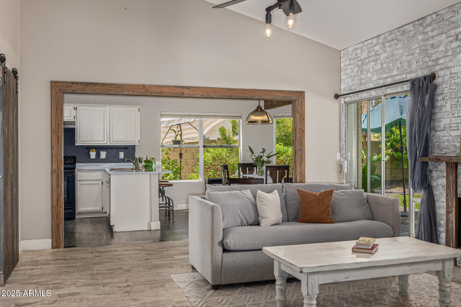 6636 E IVYGLEN Street