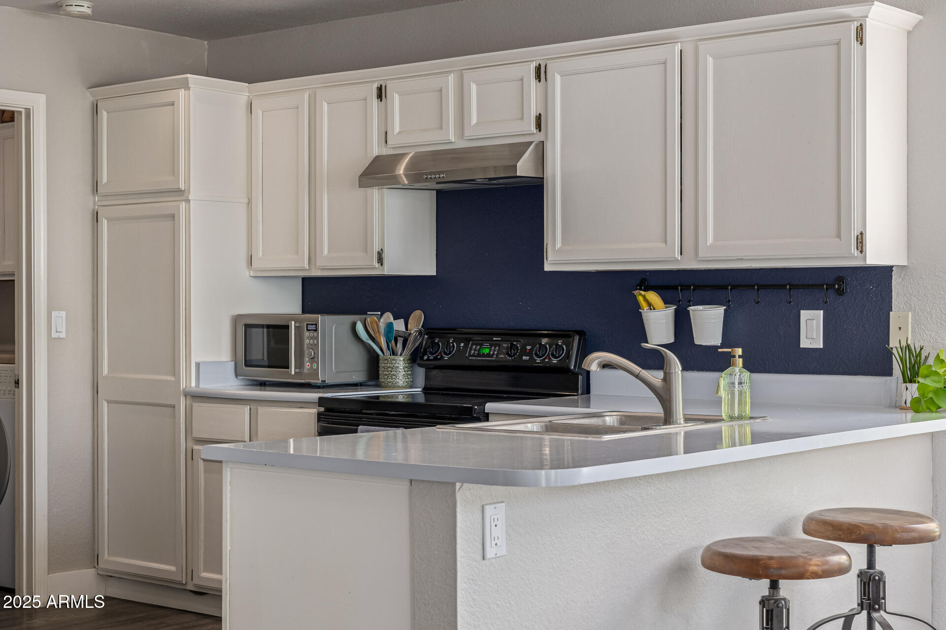 6636 E IVYGLEN Street