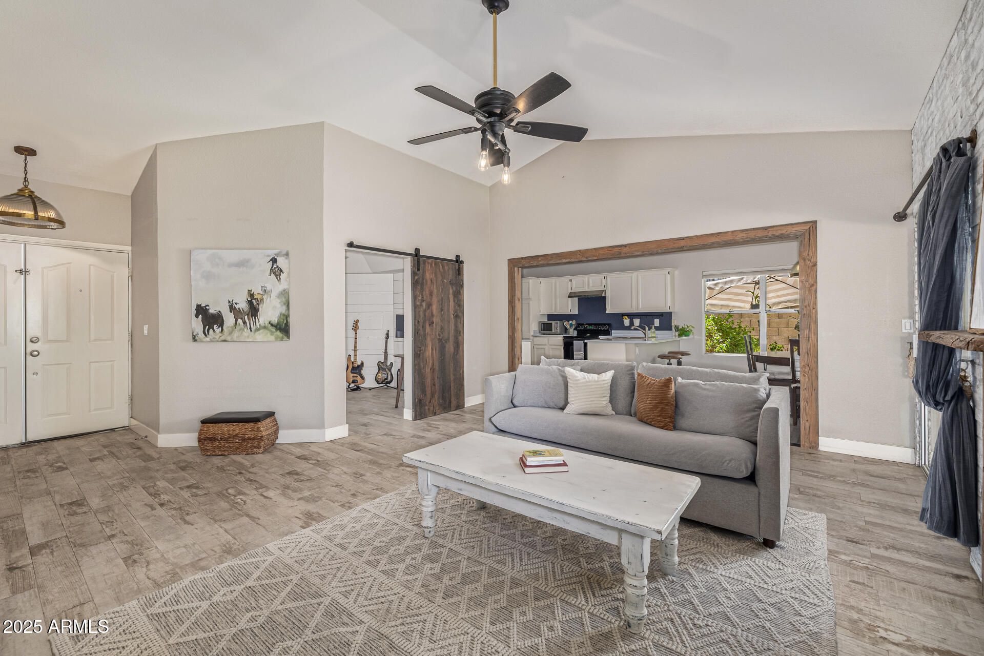 6636 E IVYGLEN Street