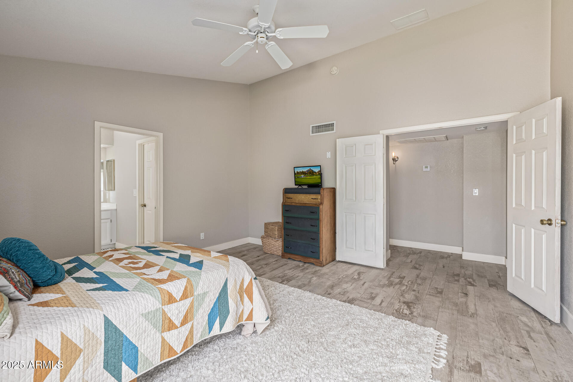 6636 E IVYGLEN Street