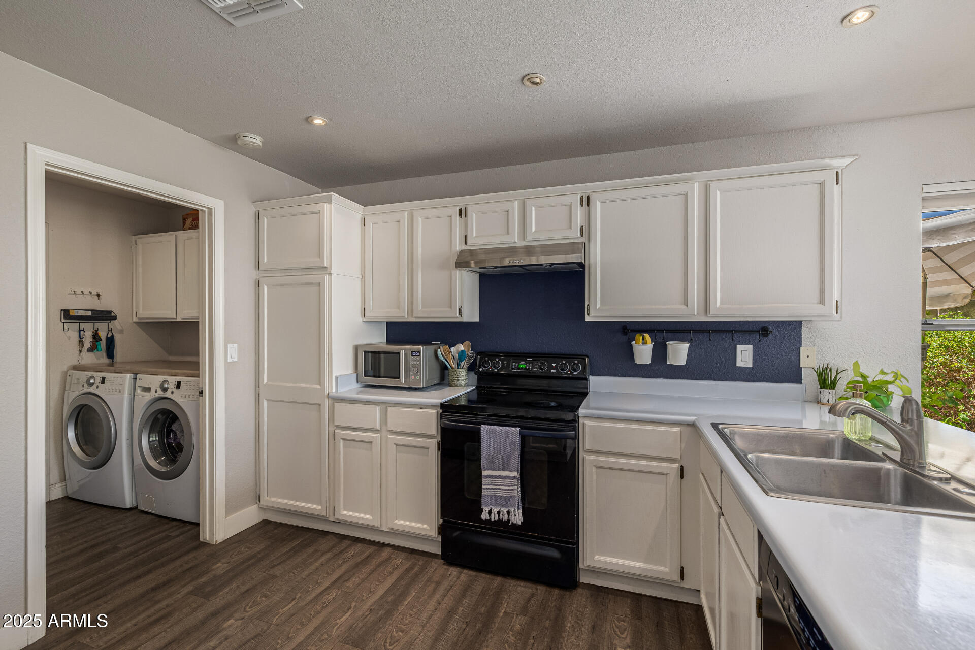 6636 E IVYGLEN Street