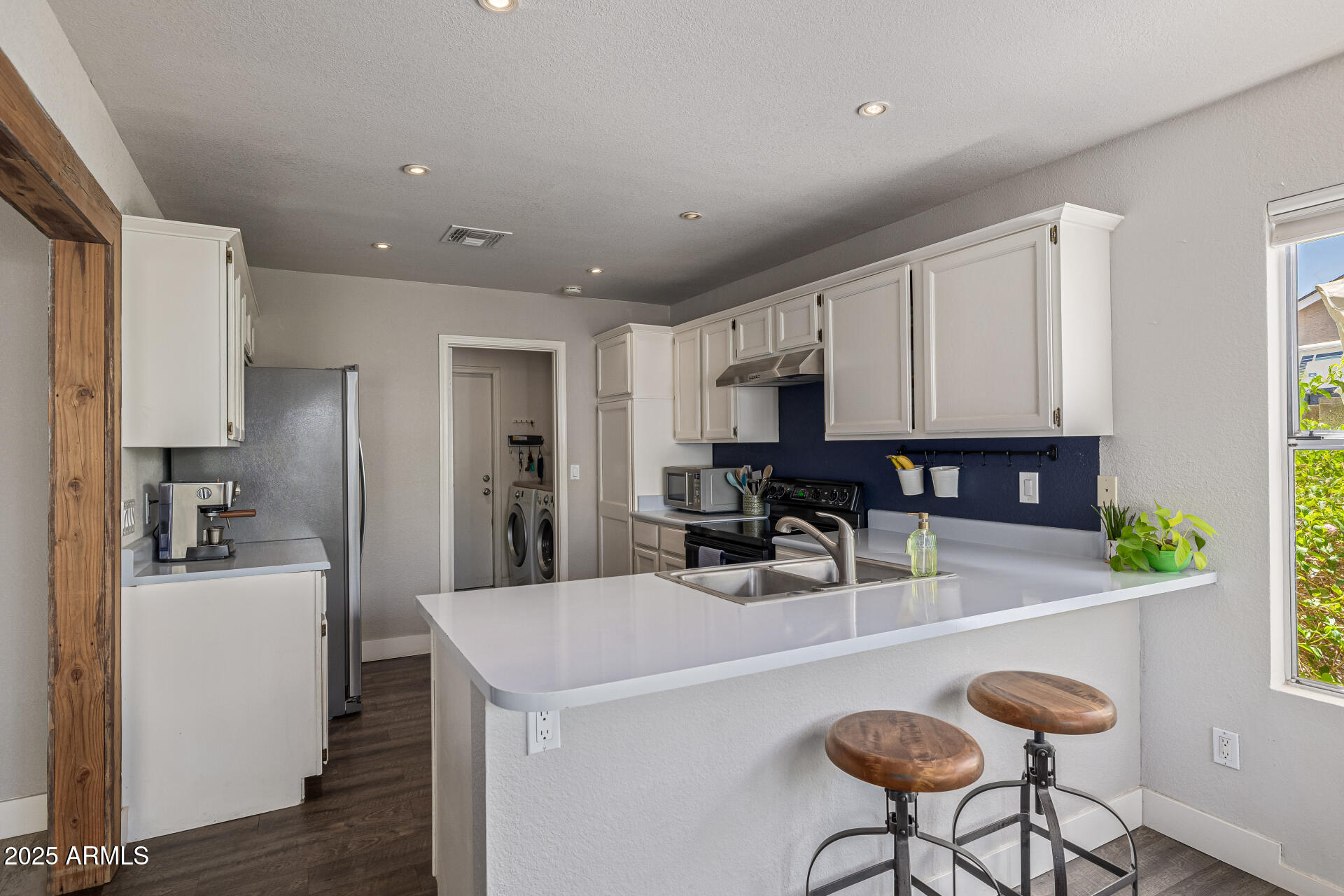 6636 E IVYGLEN Street