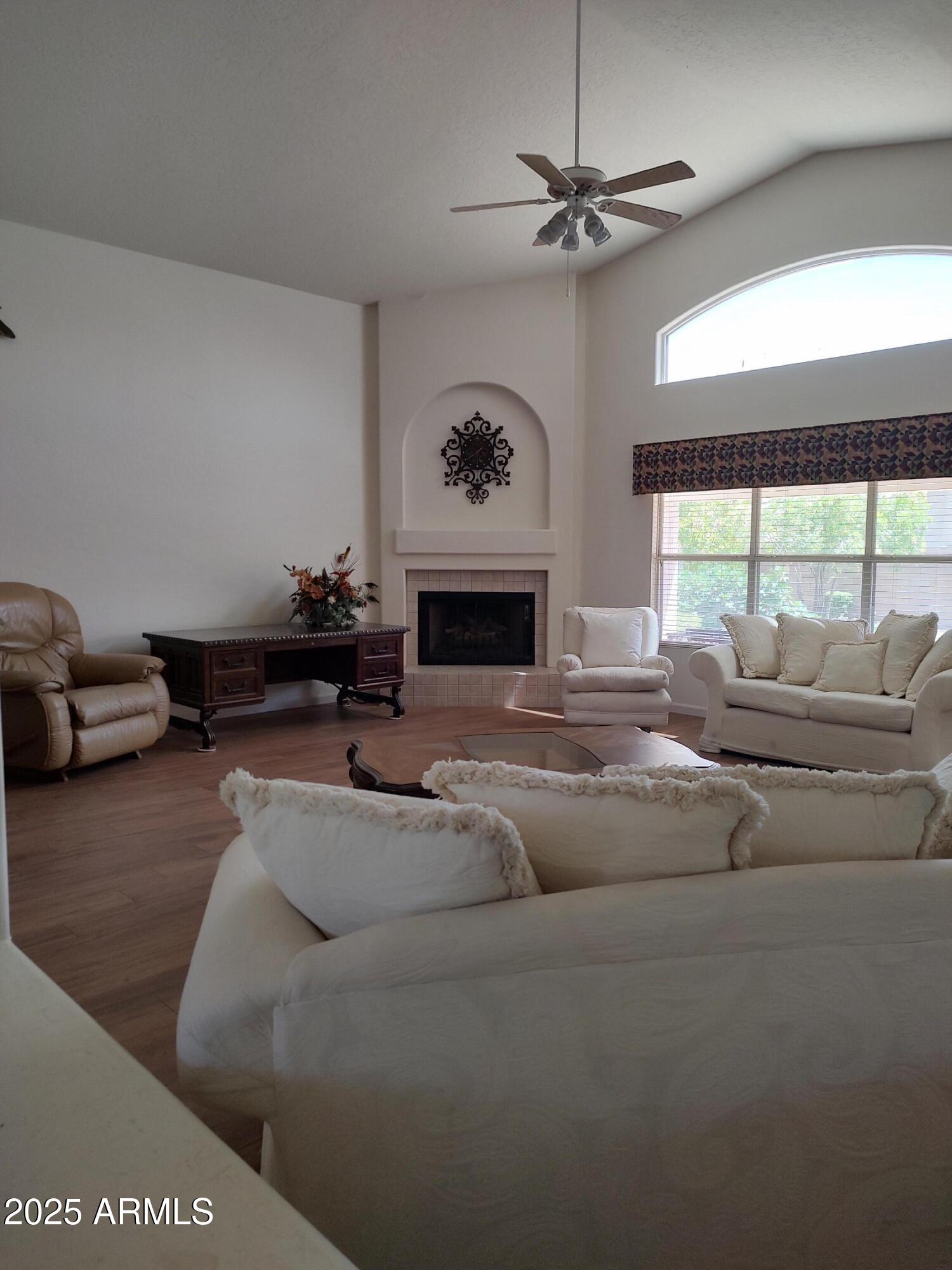 1365 W COURTNEY Lane