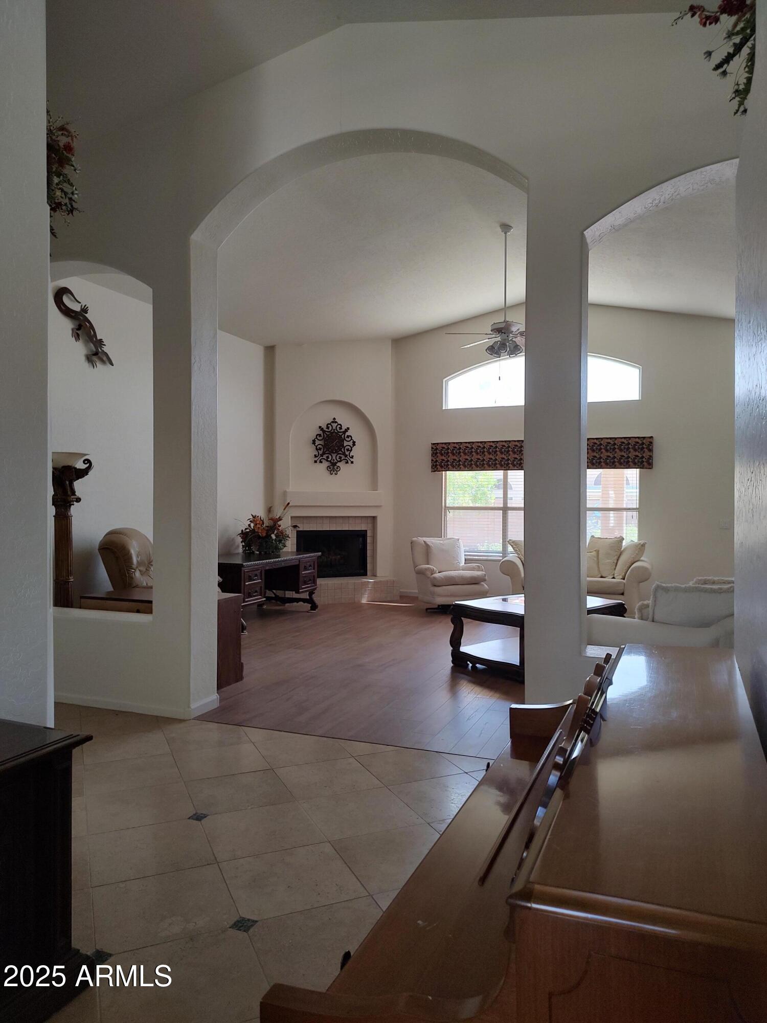 1365 W COURTNEY Lane