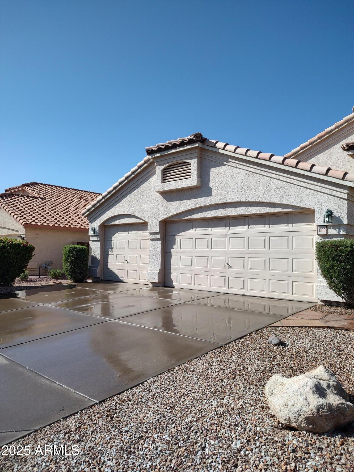 1365 W COURTNEY Lane