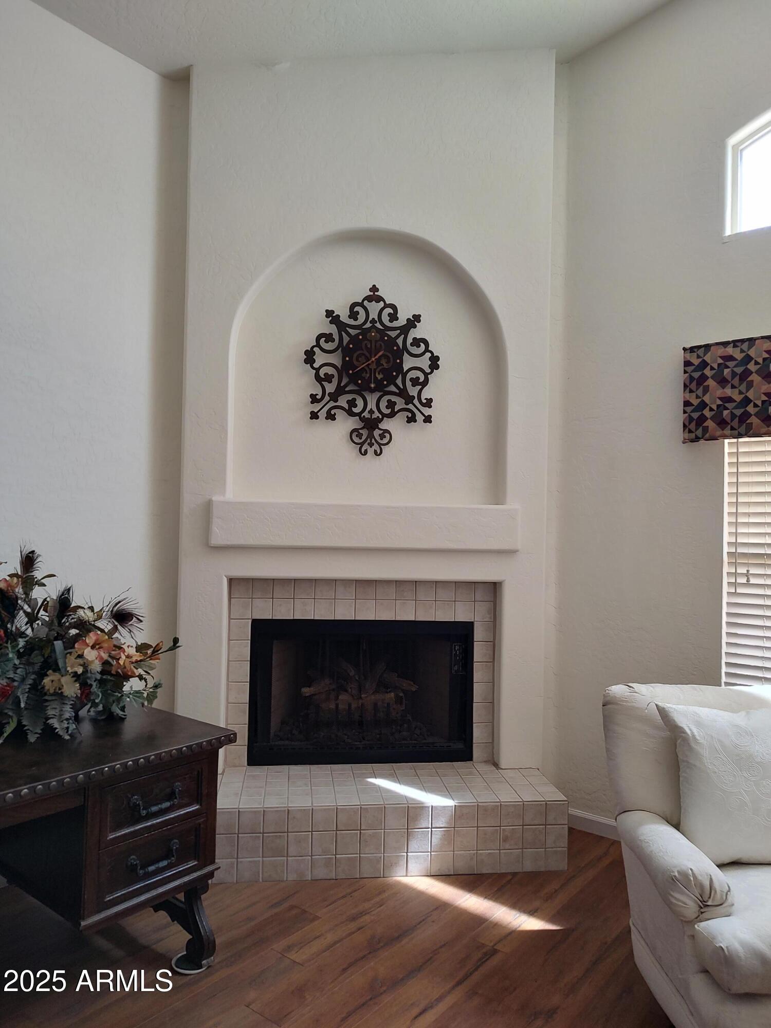 1365 W COURTNEY Lane