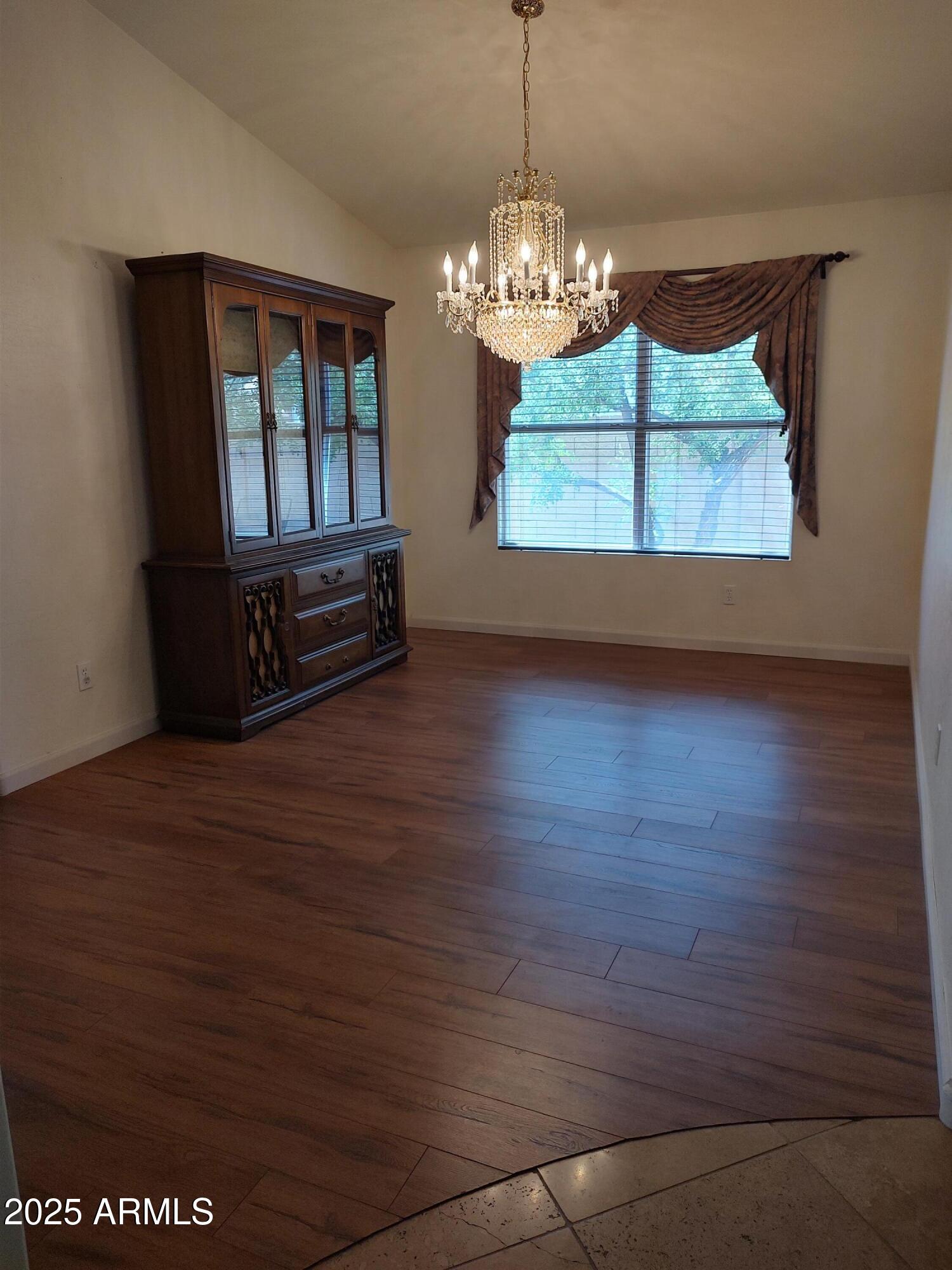 1365 W COURTNEY Lane