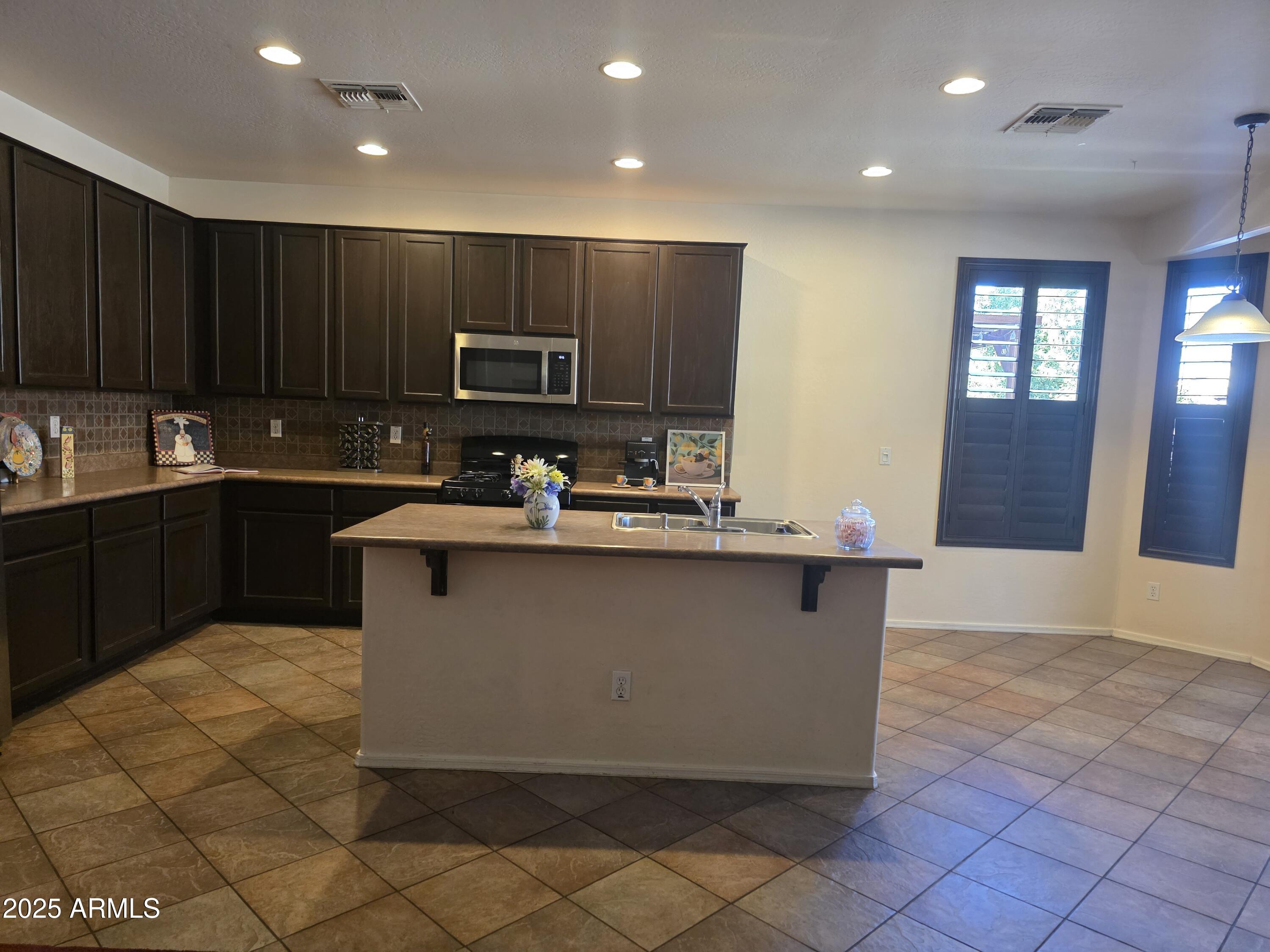 1162 E SPRINGFIELD Place