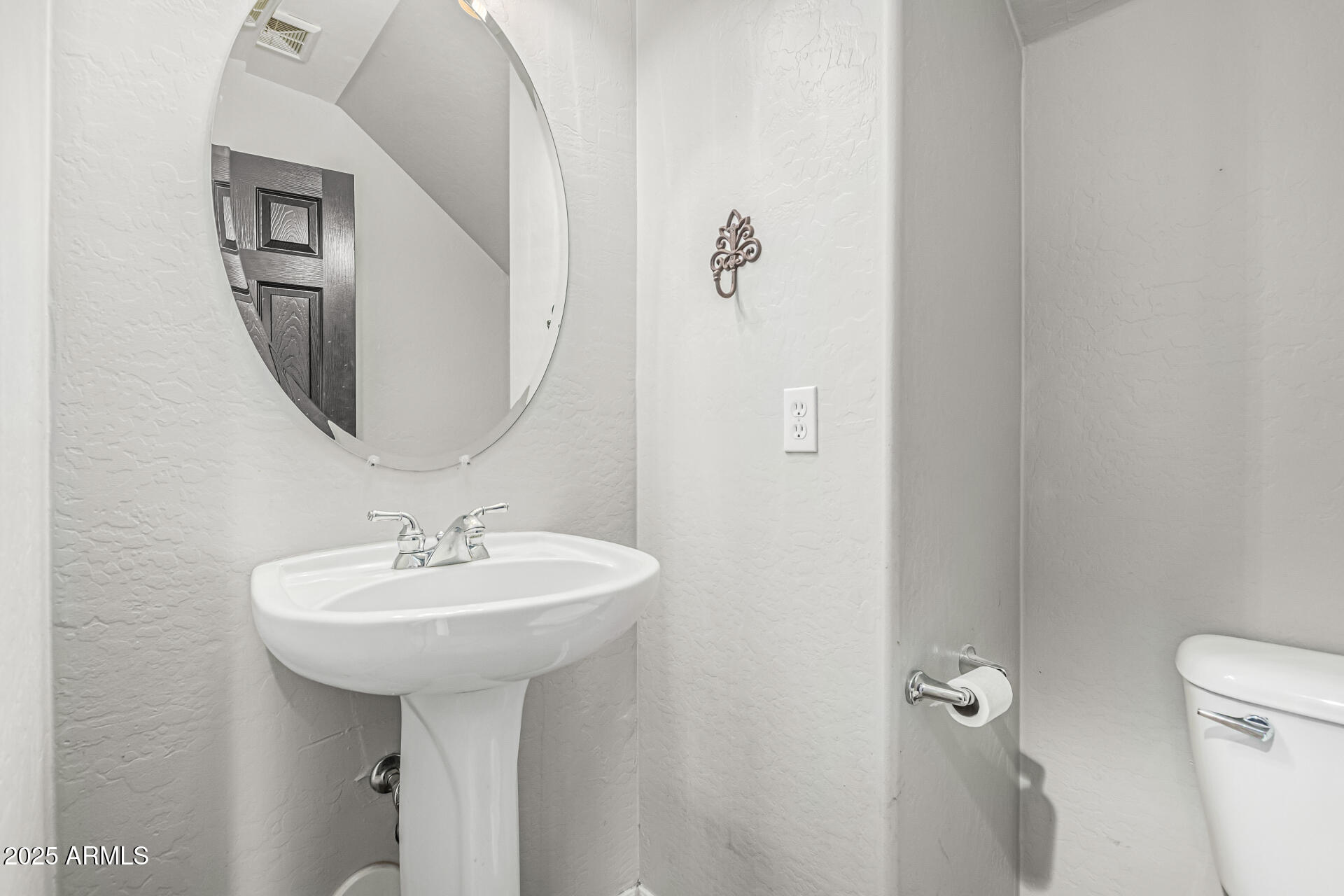 3326 E BLUEJAY Drive