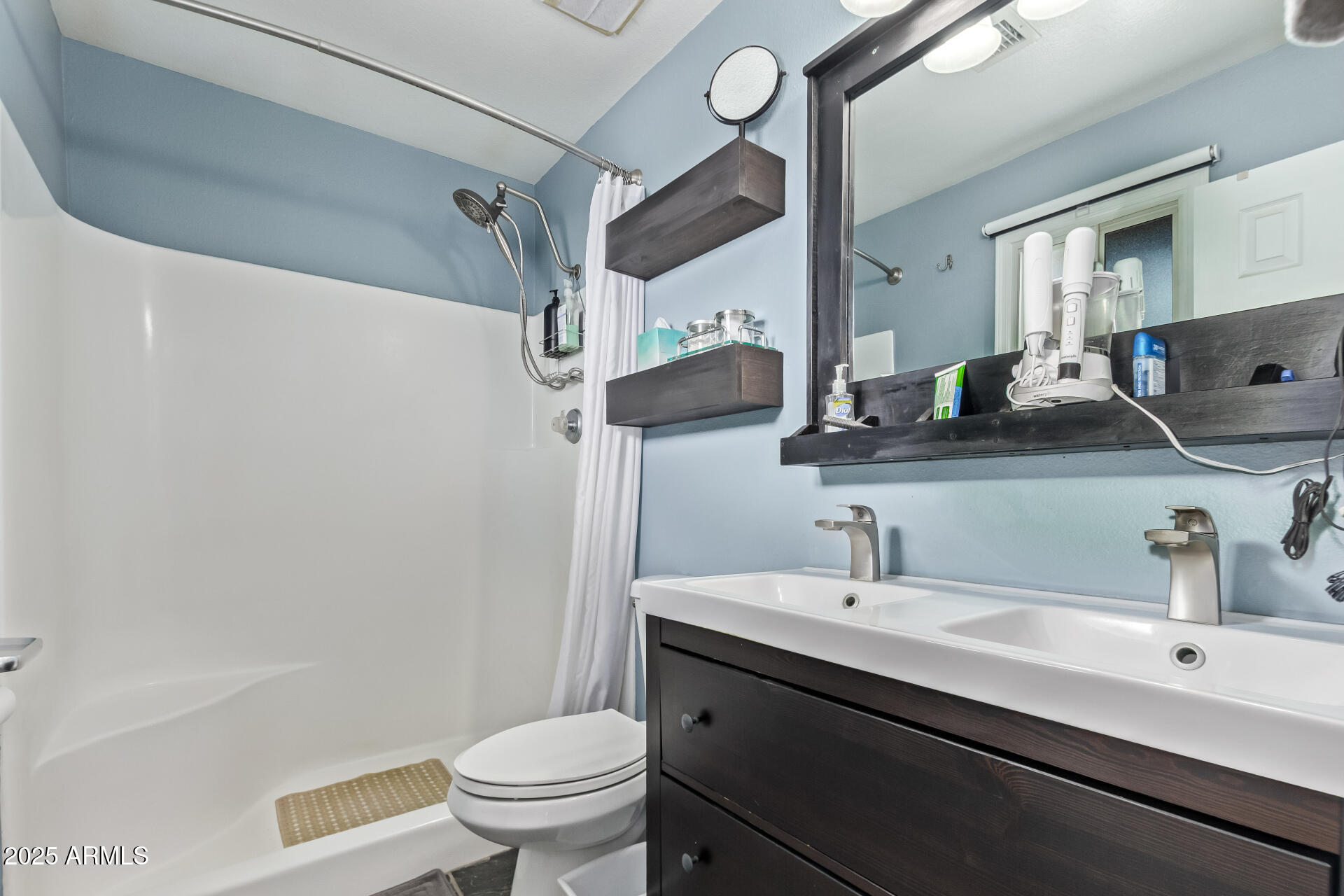 1924 E FREMONT Drive