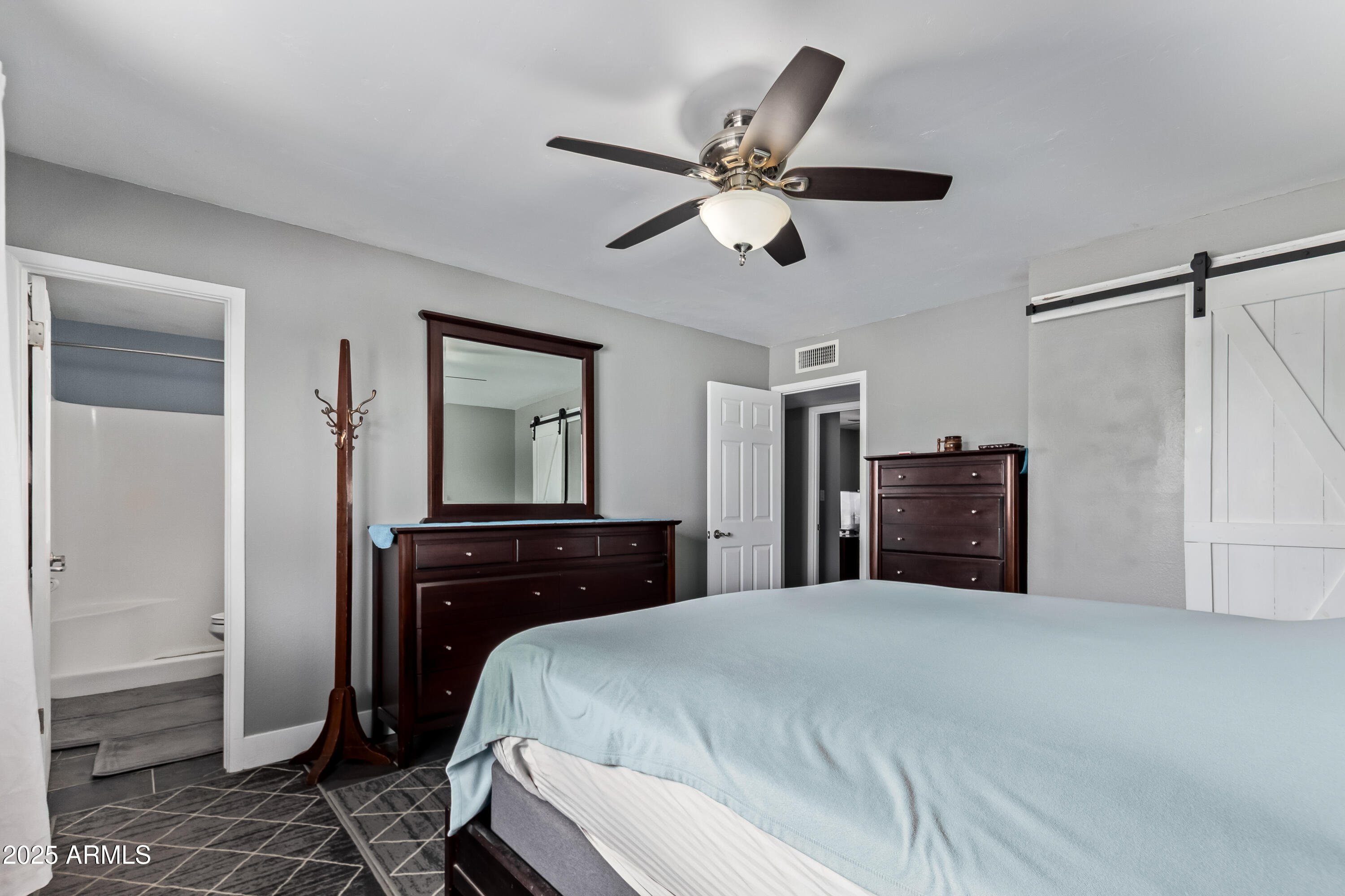 1924 E FREMONT Drive