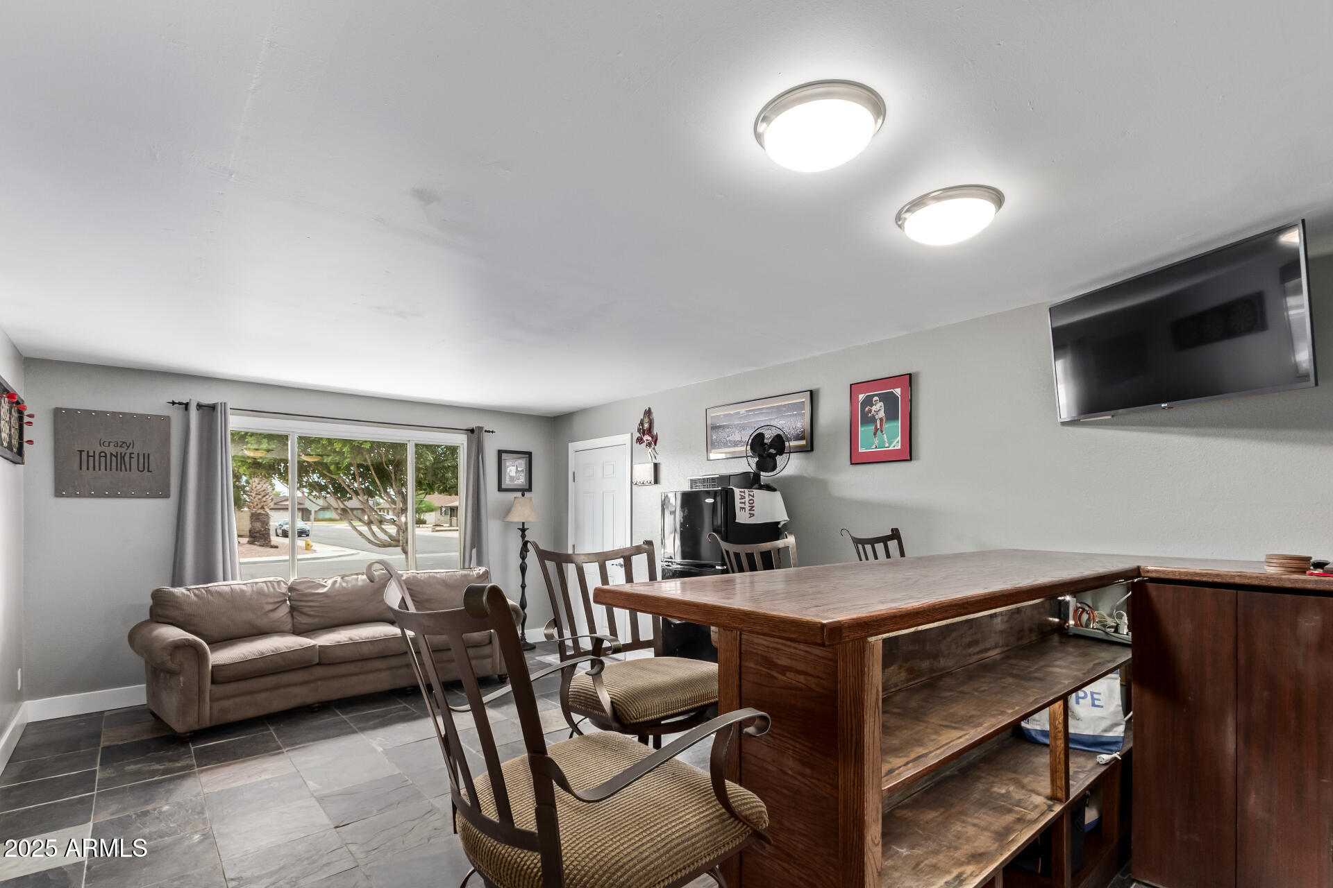 1924 E FREMONT Drive