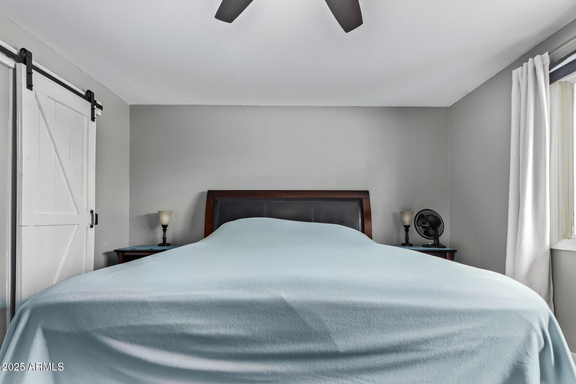 1924 E FREMONT Drive