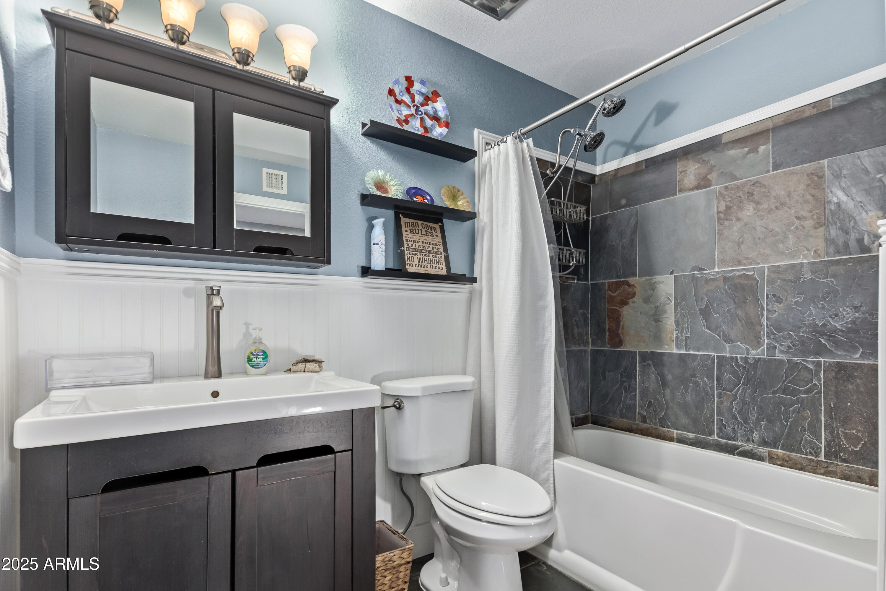 1924 E FREMONT Drive