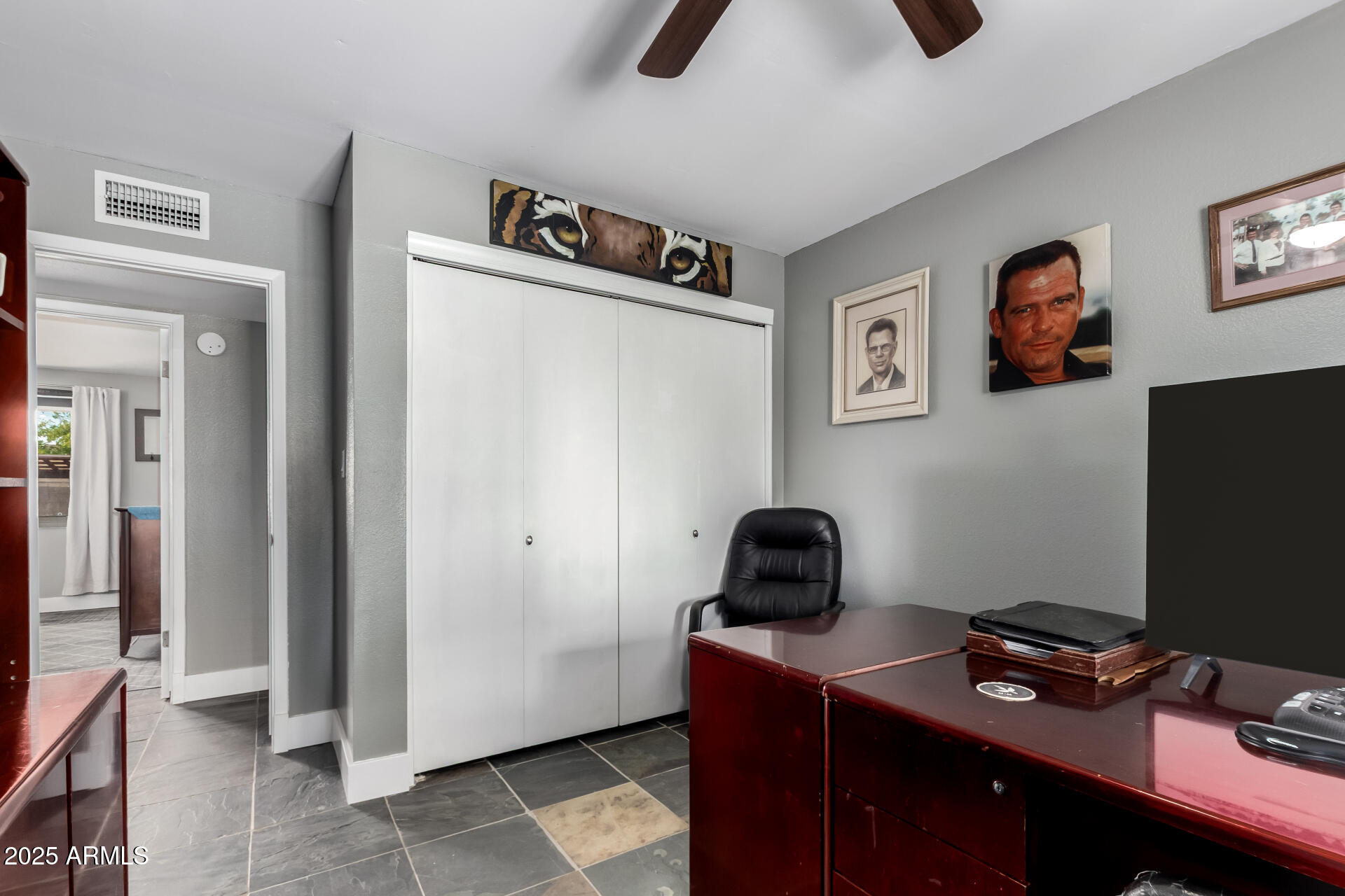 1924 E FREMONT Drive