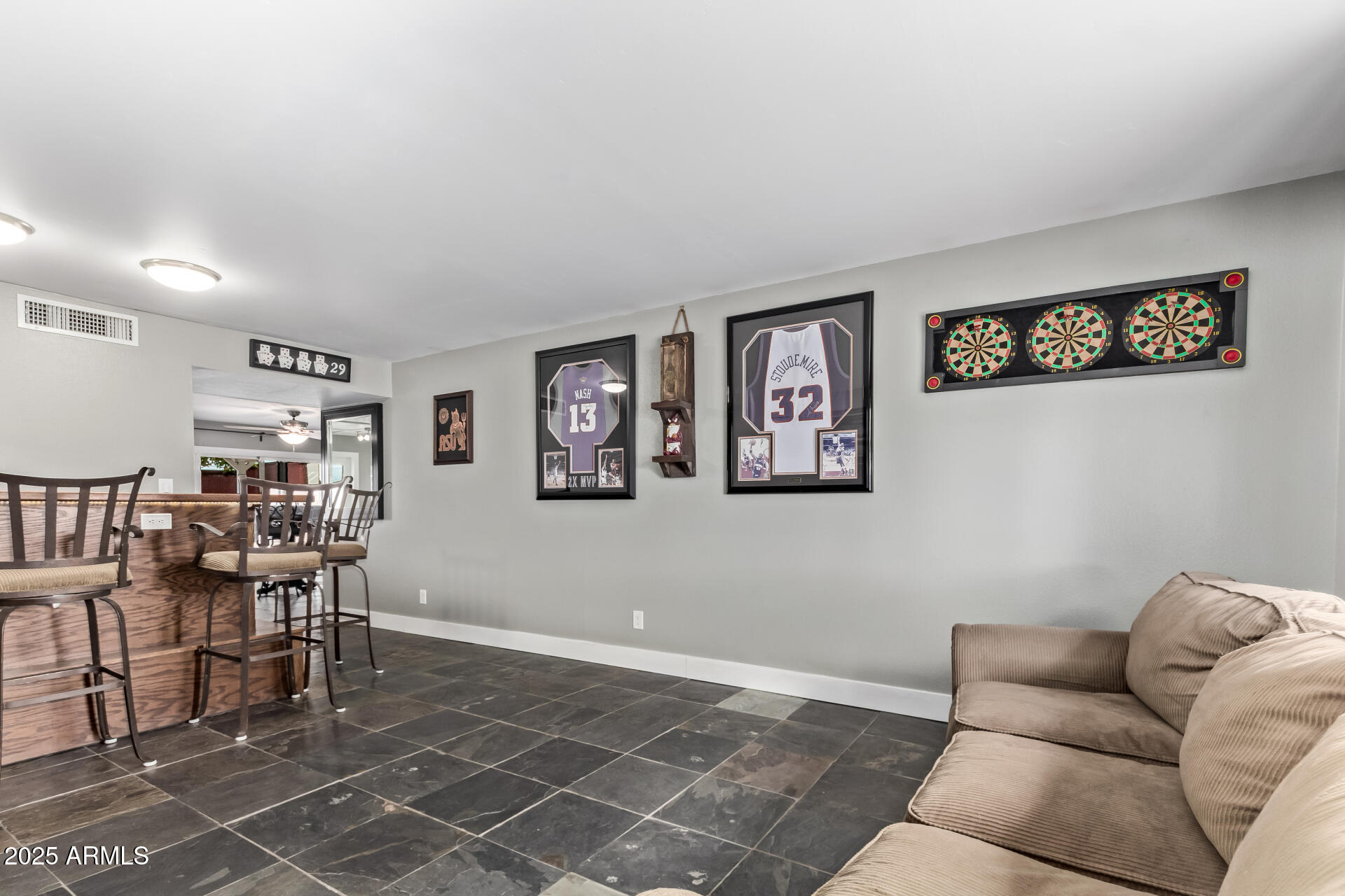 1924 E FREMONT Drive