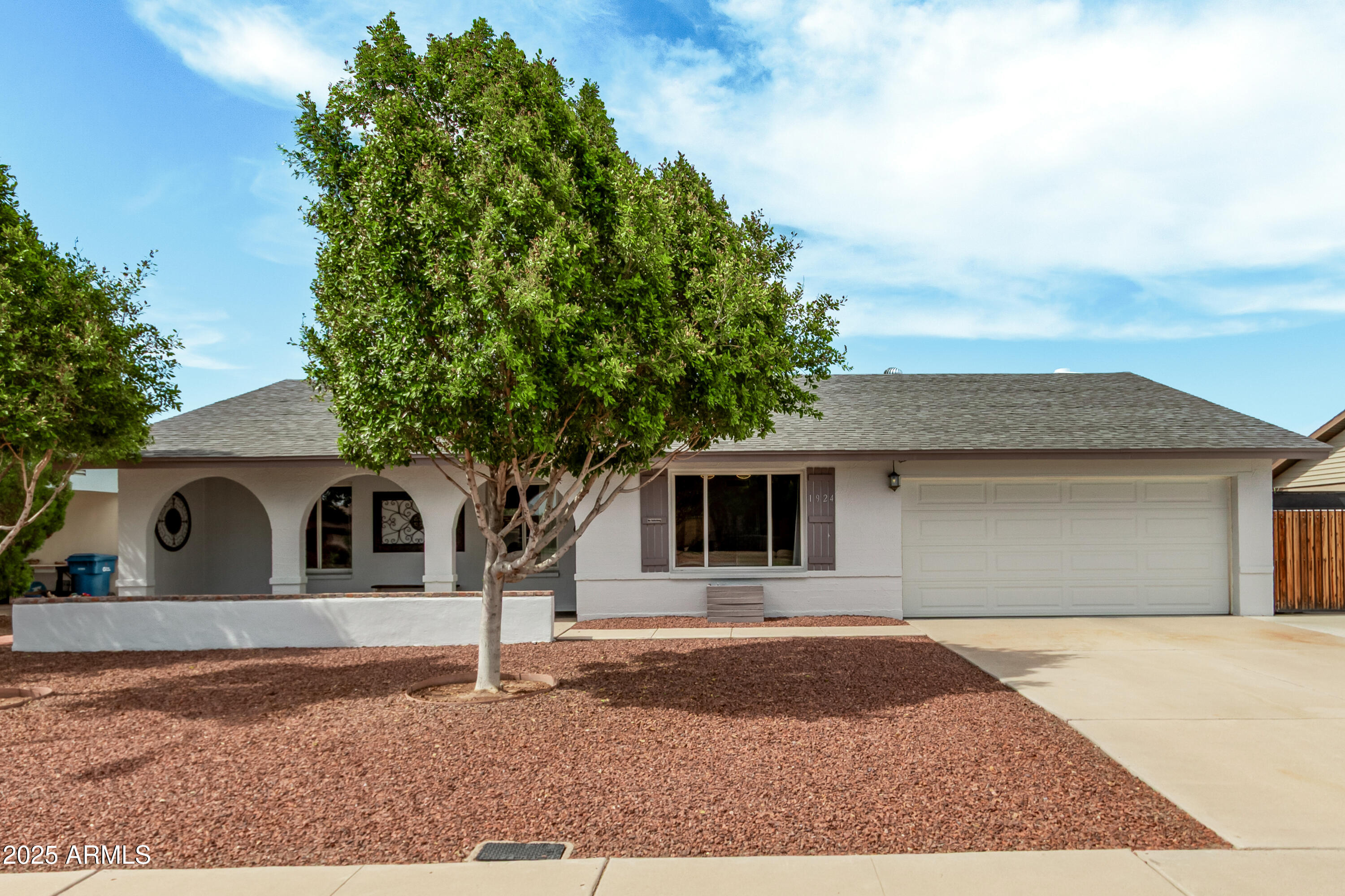 1924 E FREMONT Drive