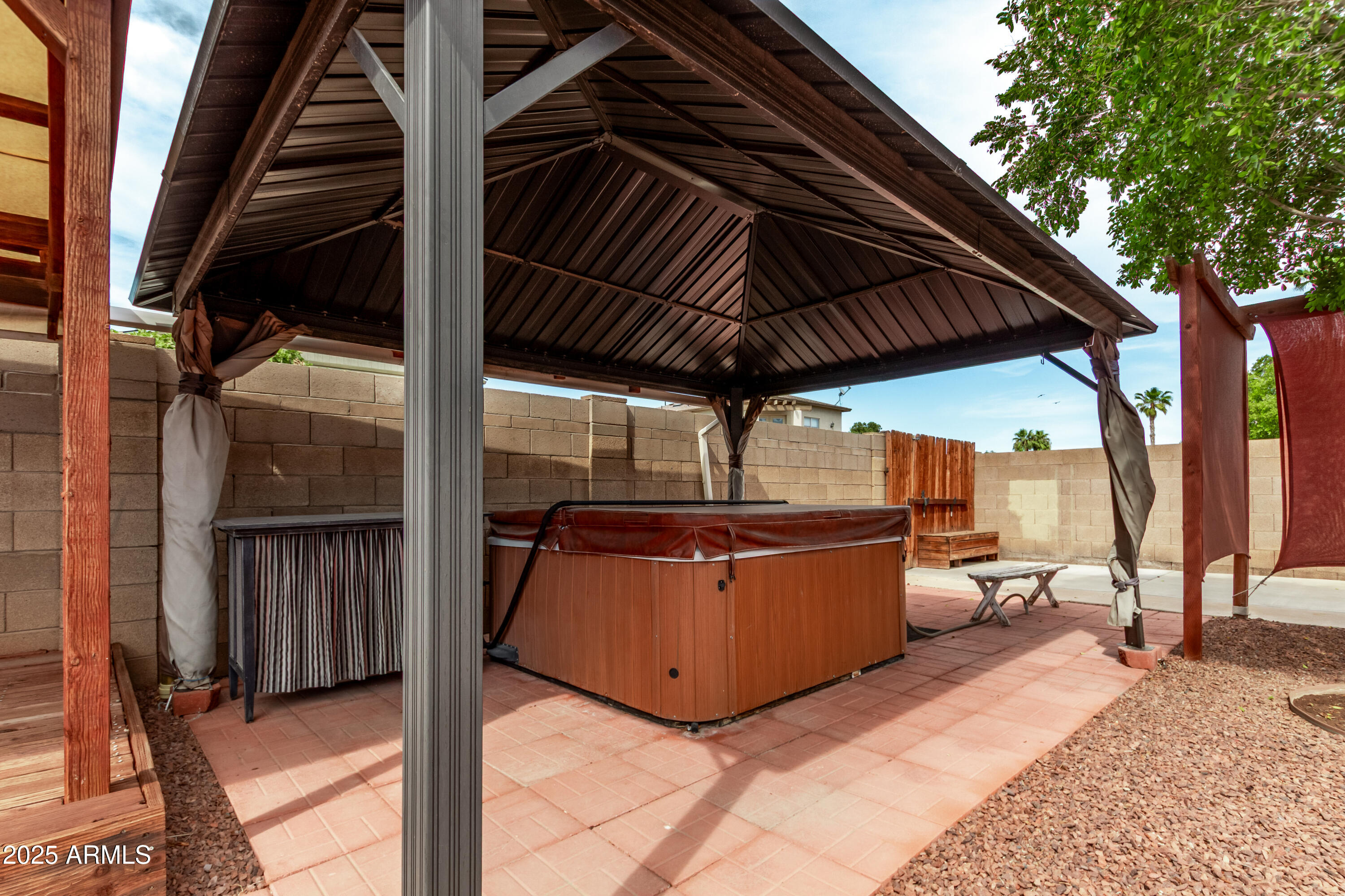 1924 E FREMONT Drive