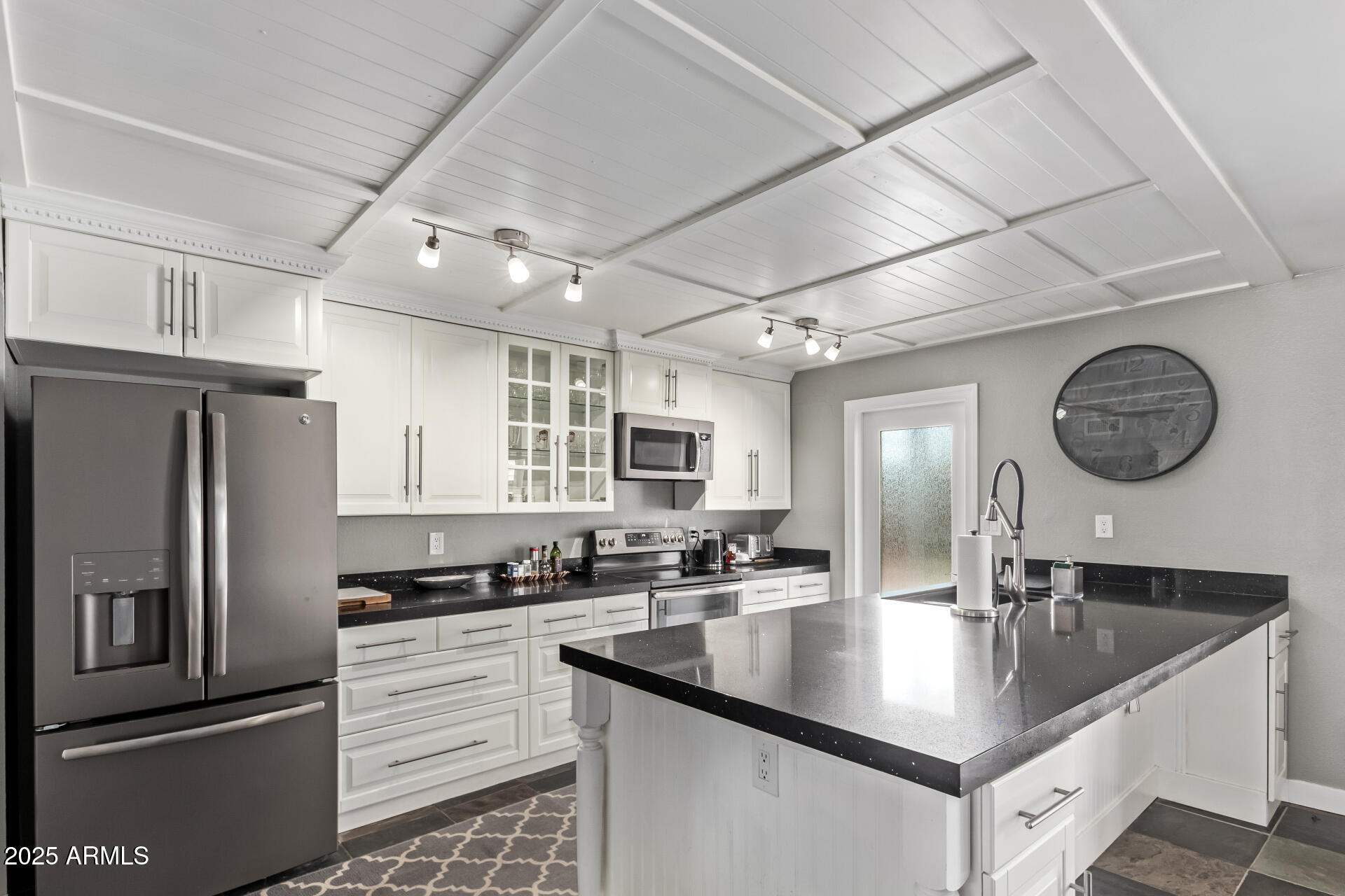 1924 E FREMONT Drive