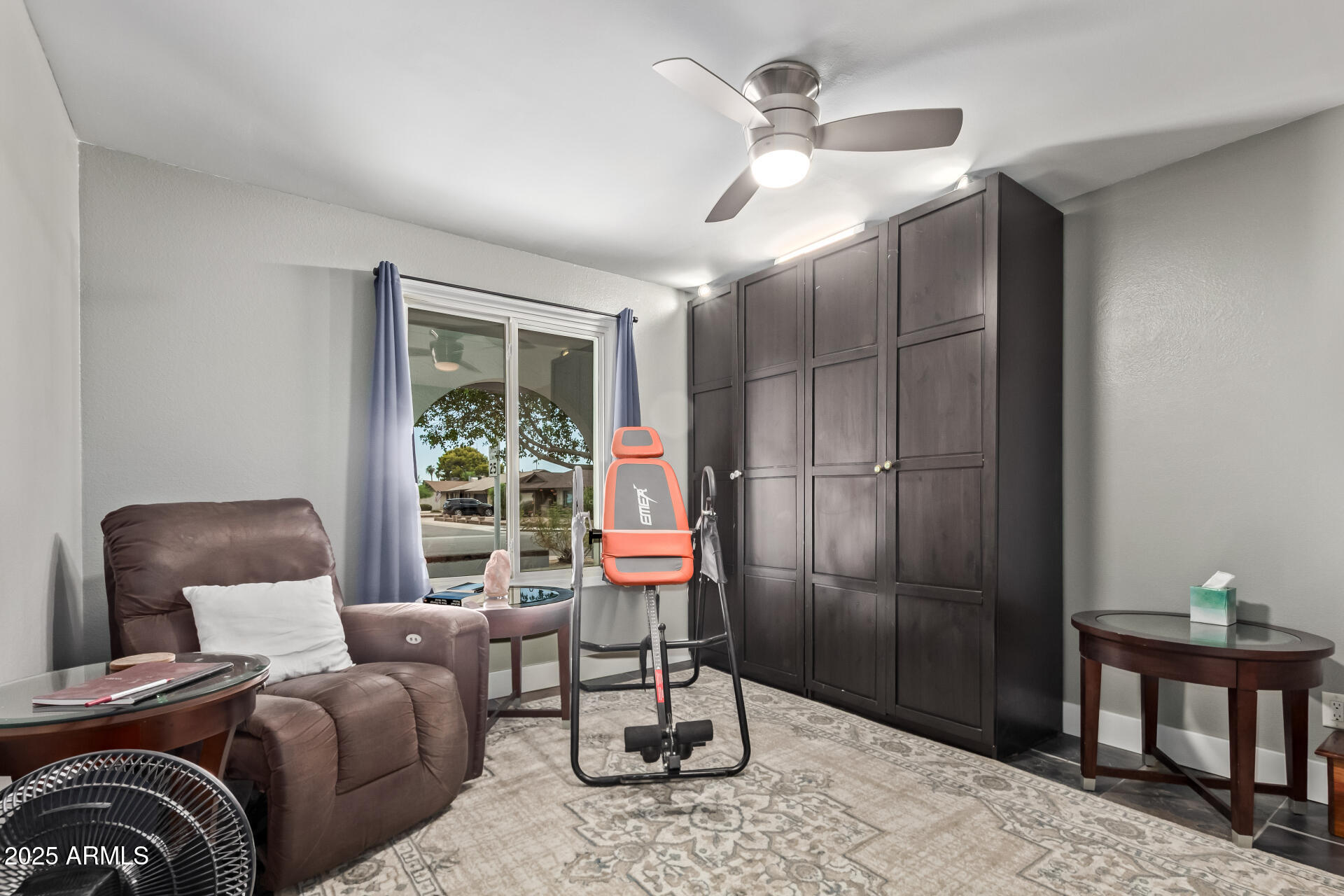 1924 E FREMONT Drive