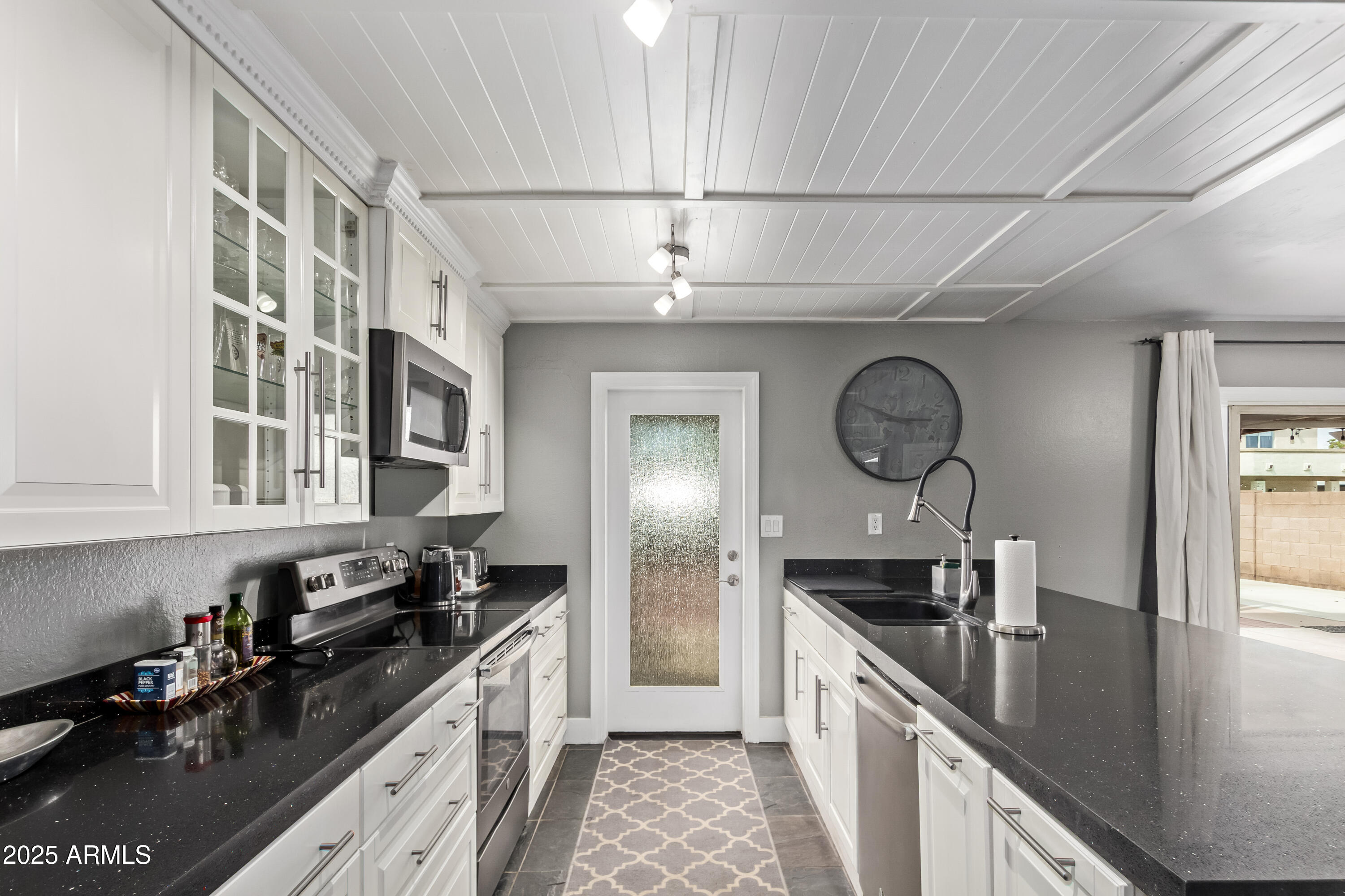 1924 E FREMONT Drive