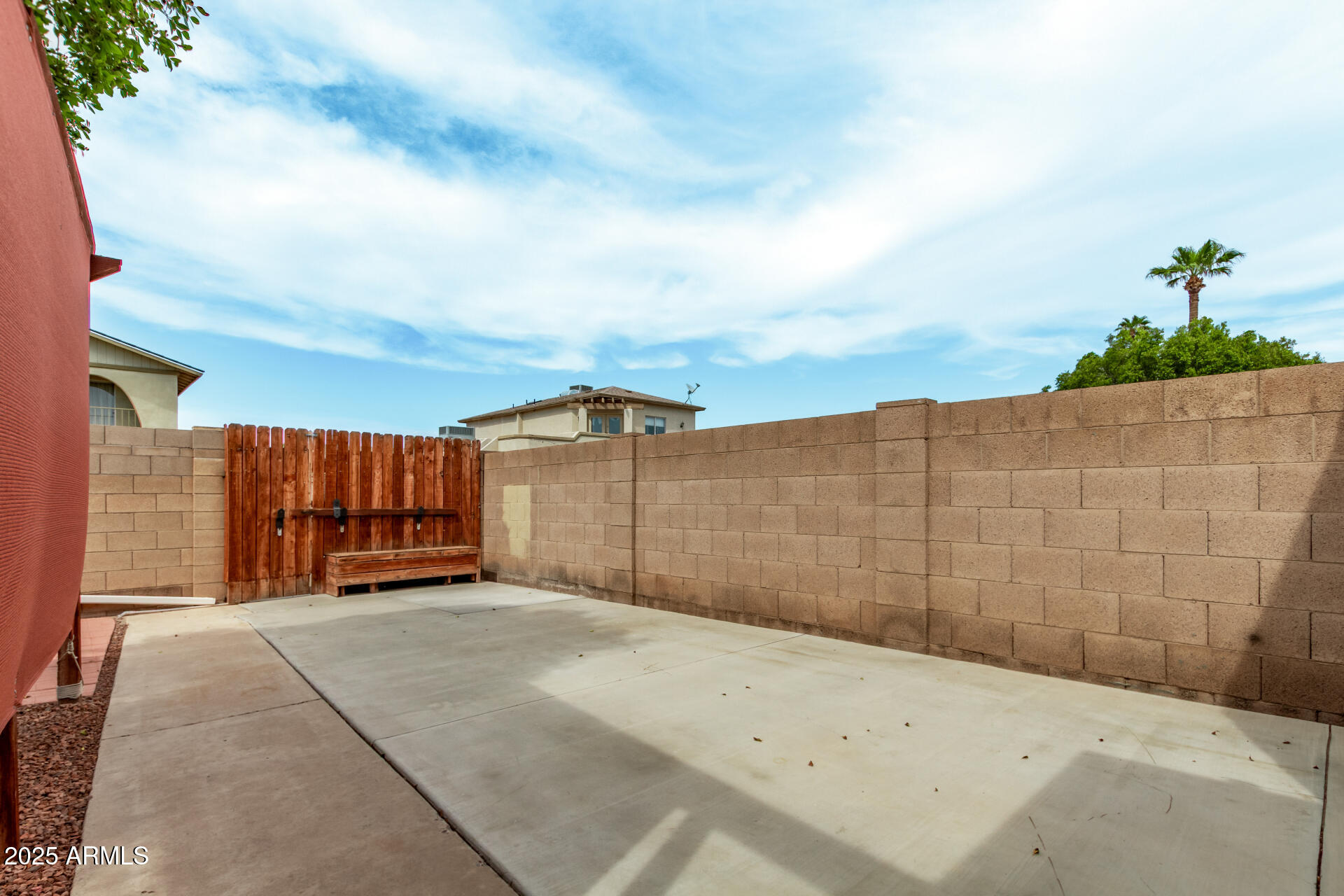 1924 E FREMONT Drive