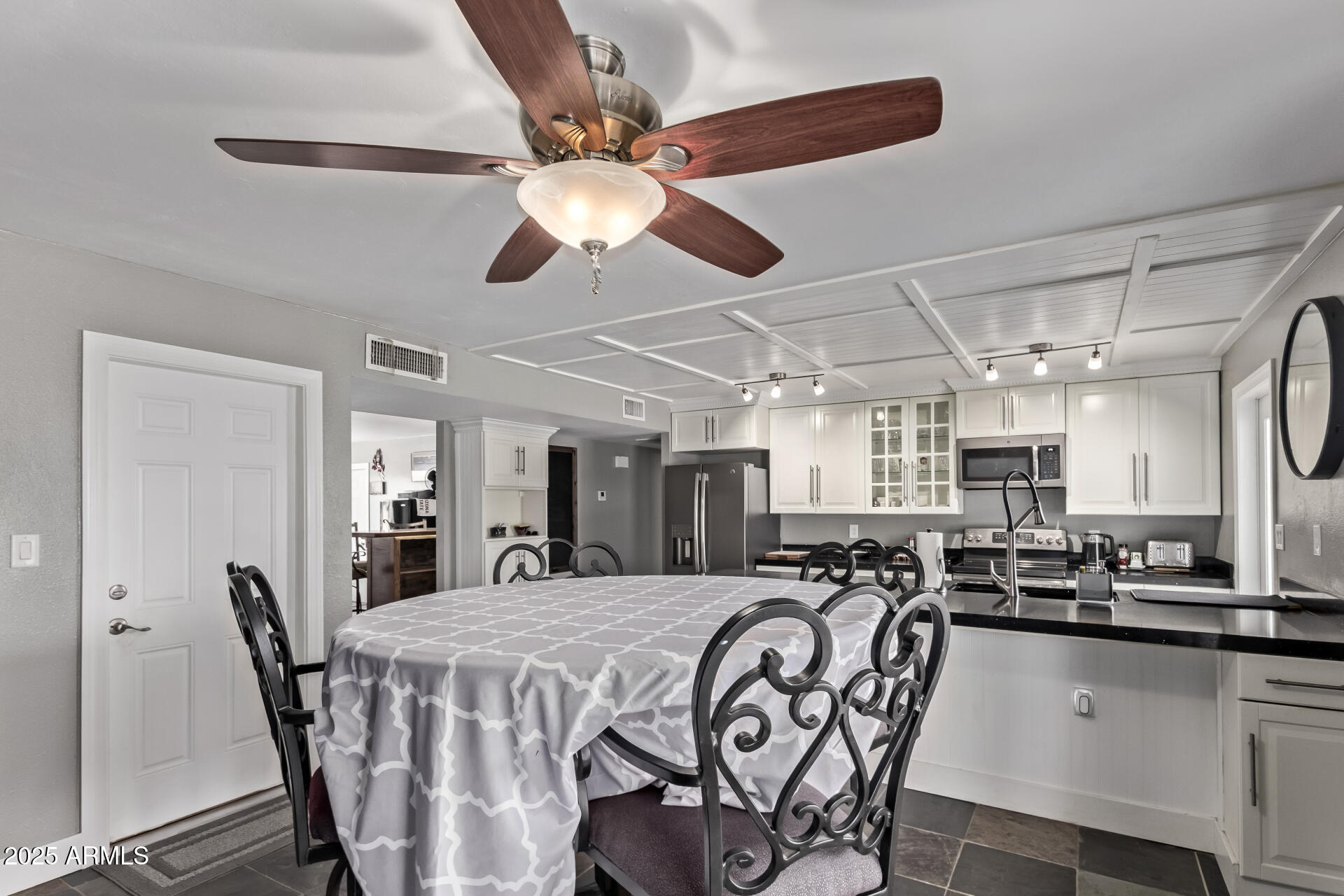 1924 E FREMONT Drive