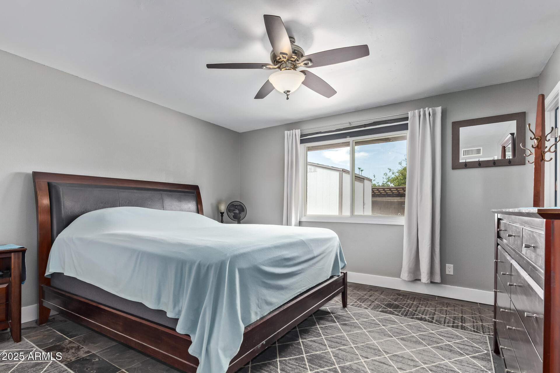 1924 E FREMONT Drive