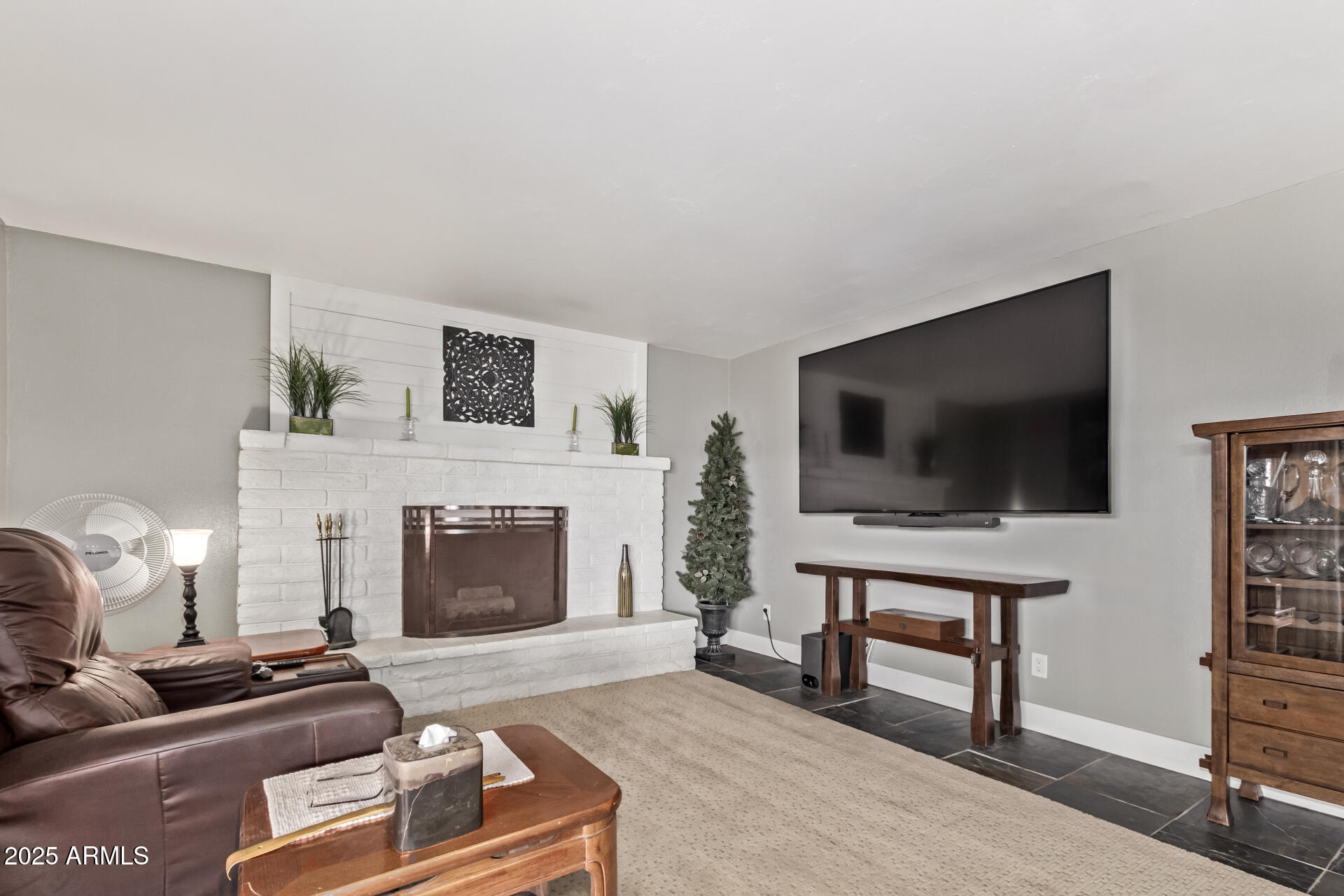 1924 E FREMONT Drive