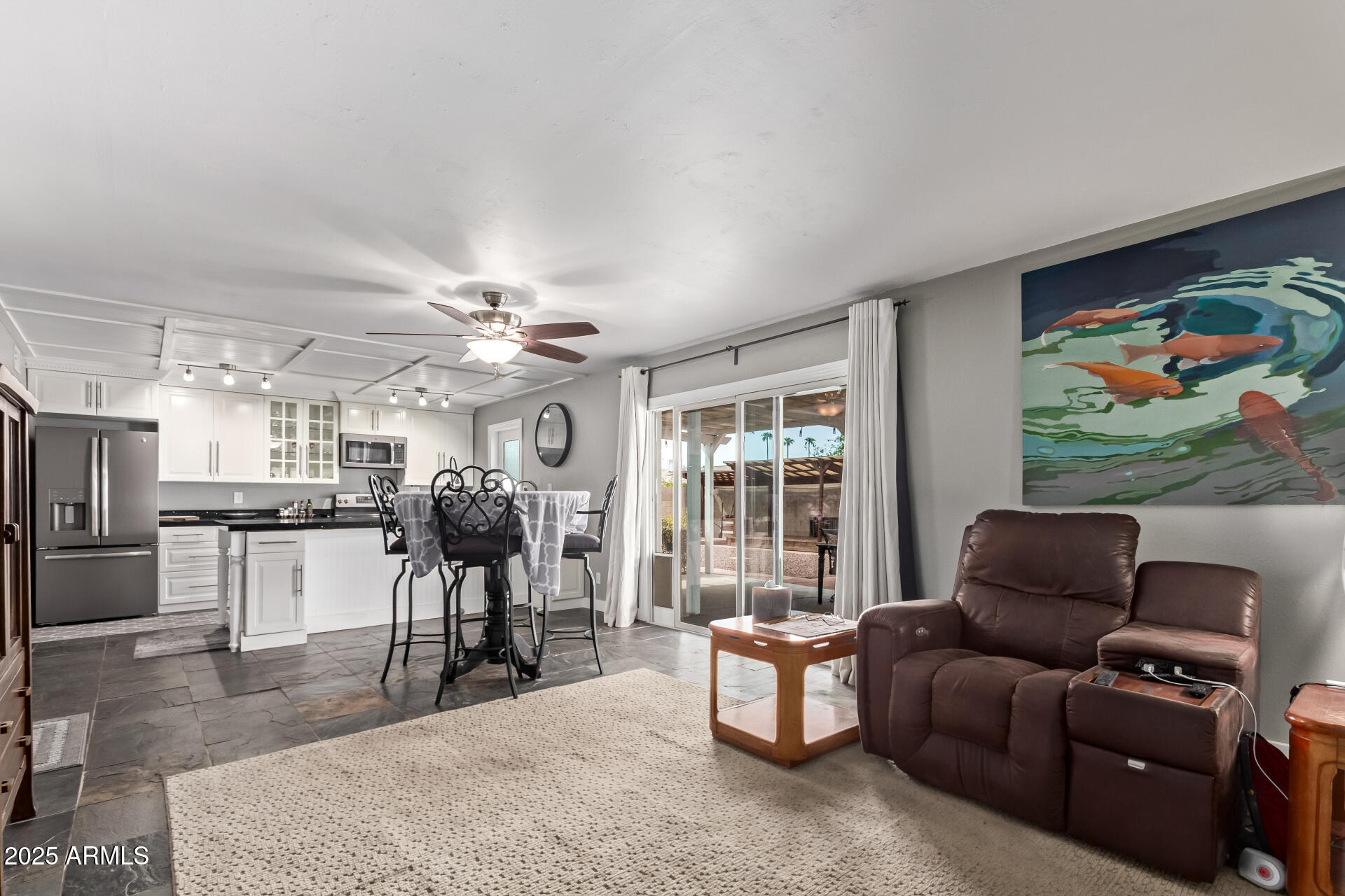 1924 E FREMONT Drive