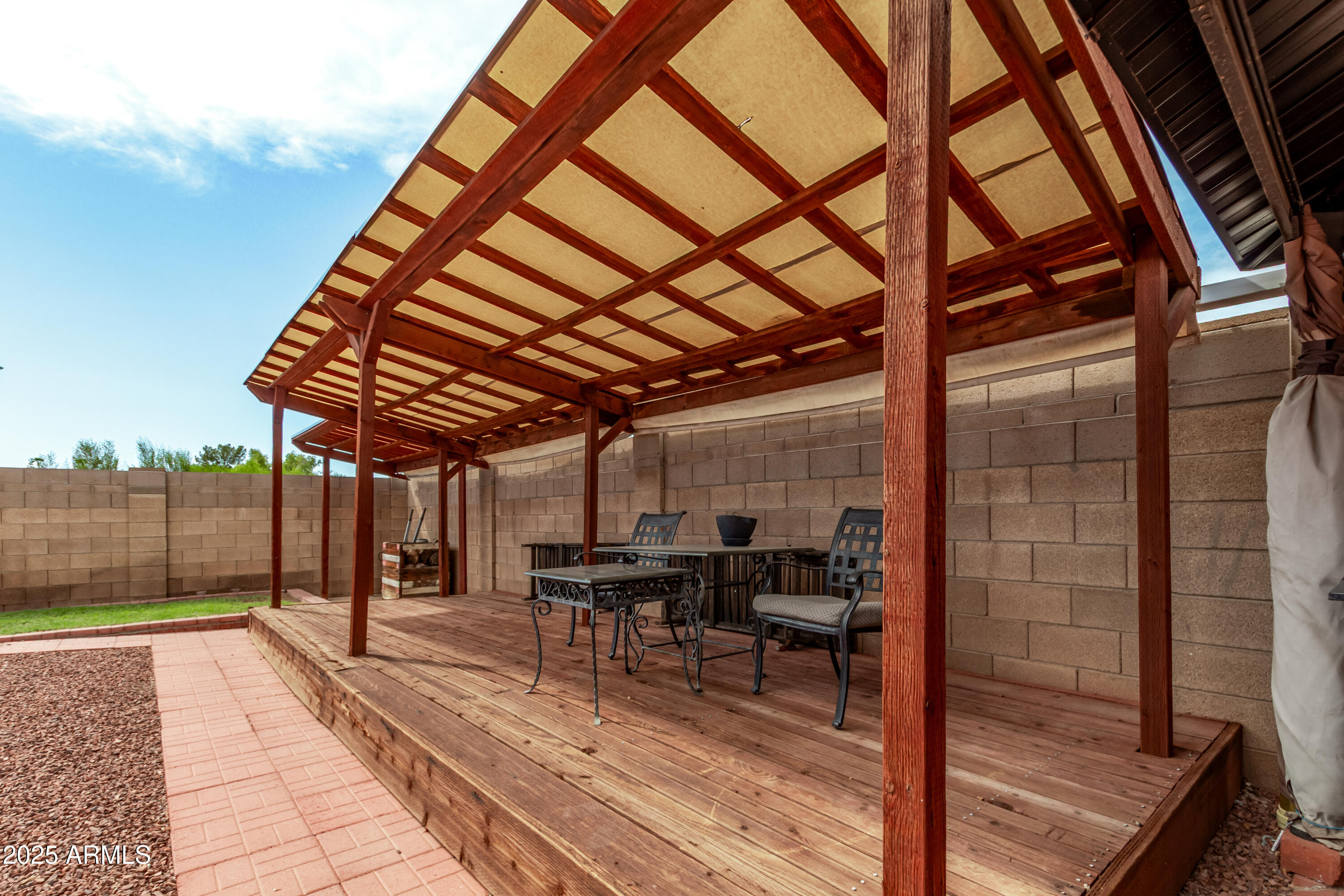 1924 E FREMONT Drive