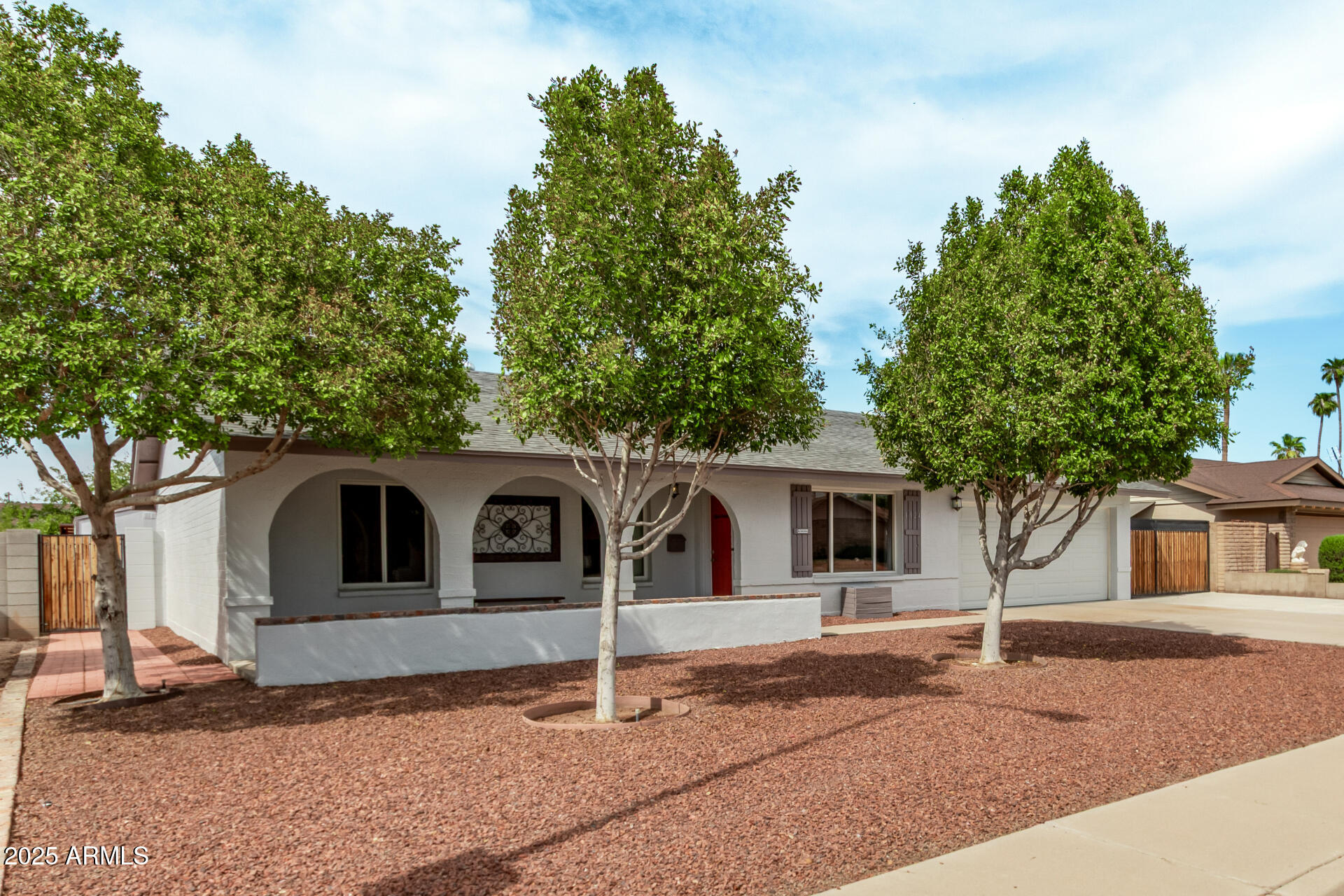 1924 E FREMONT Drive