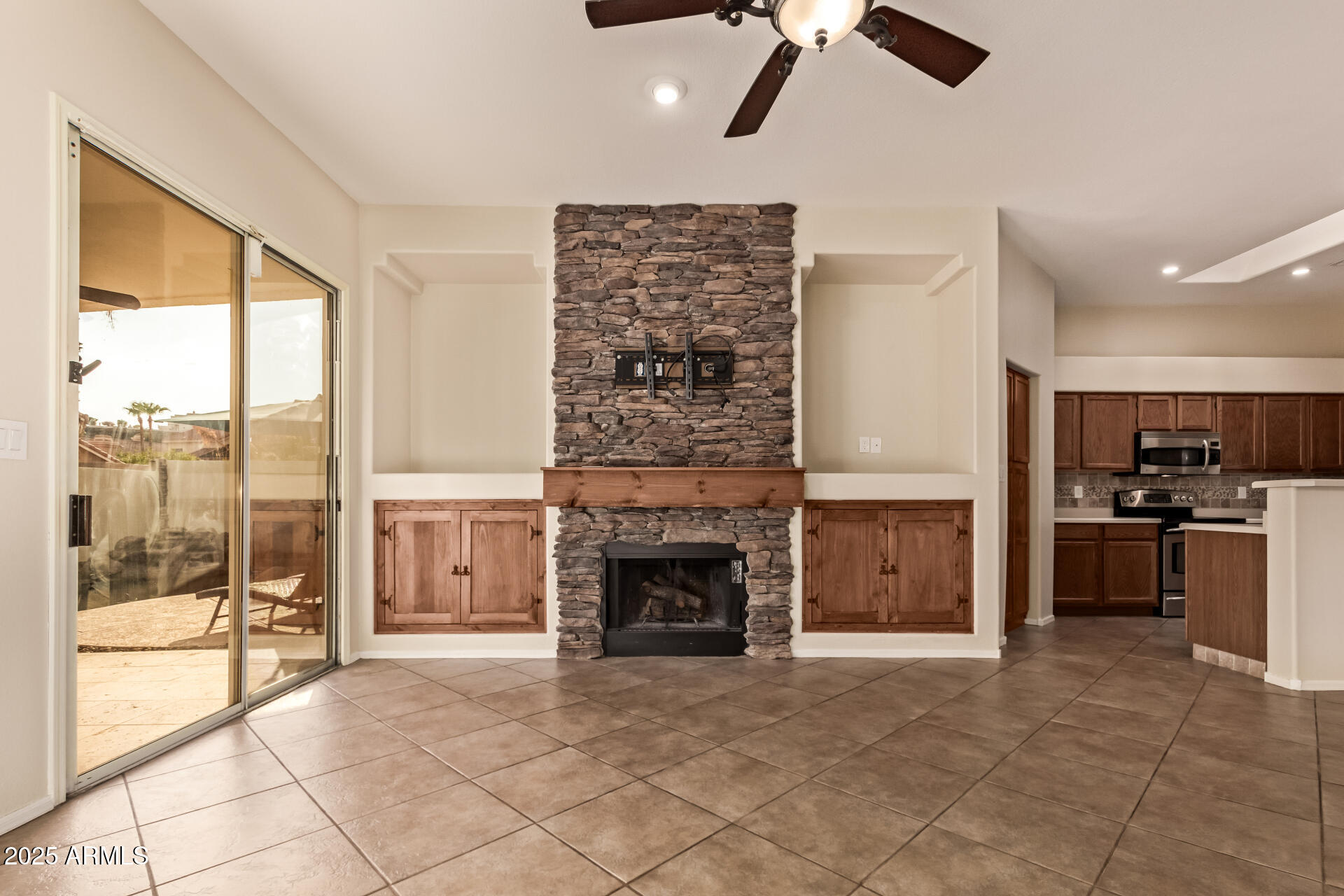 1009 E MOUNTAIN VISTA Drive